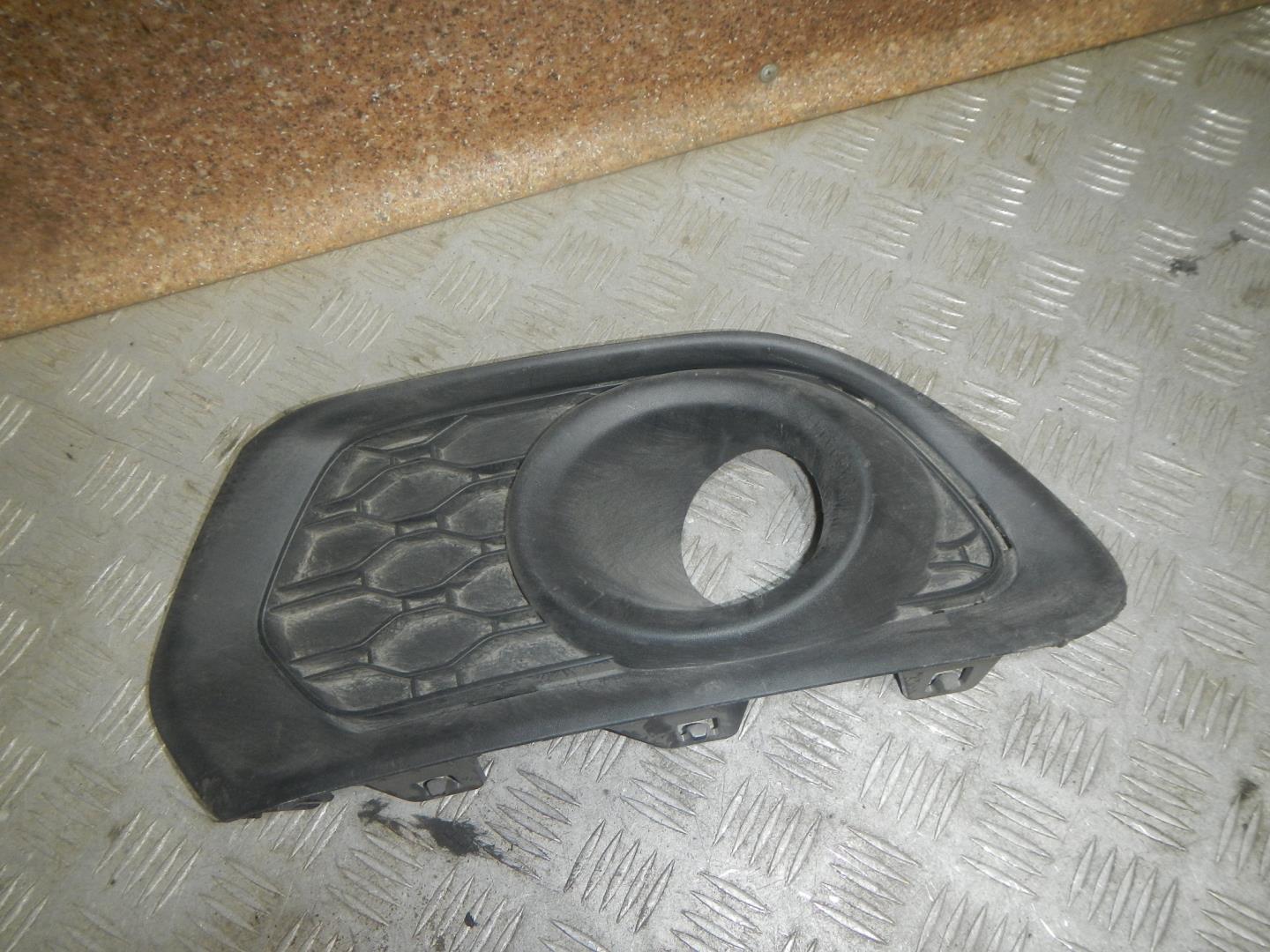 Решетка в бампер левая