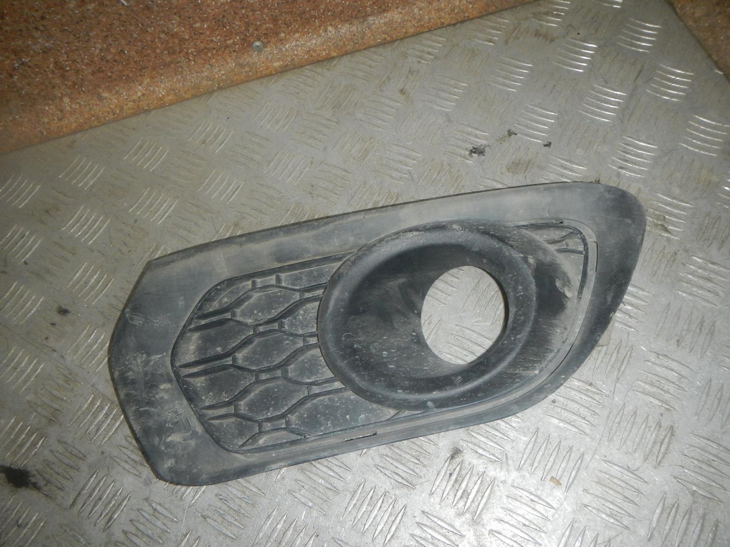 Решетка в бампер правая