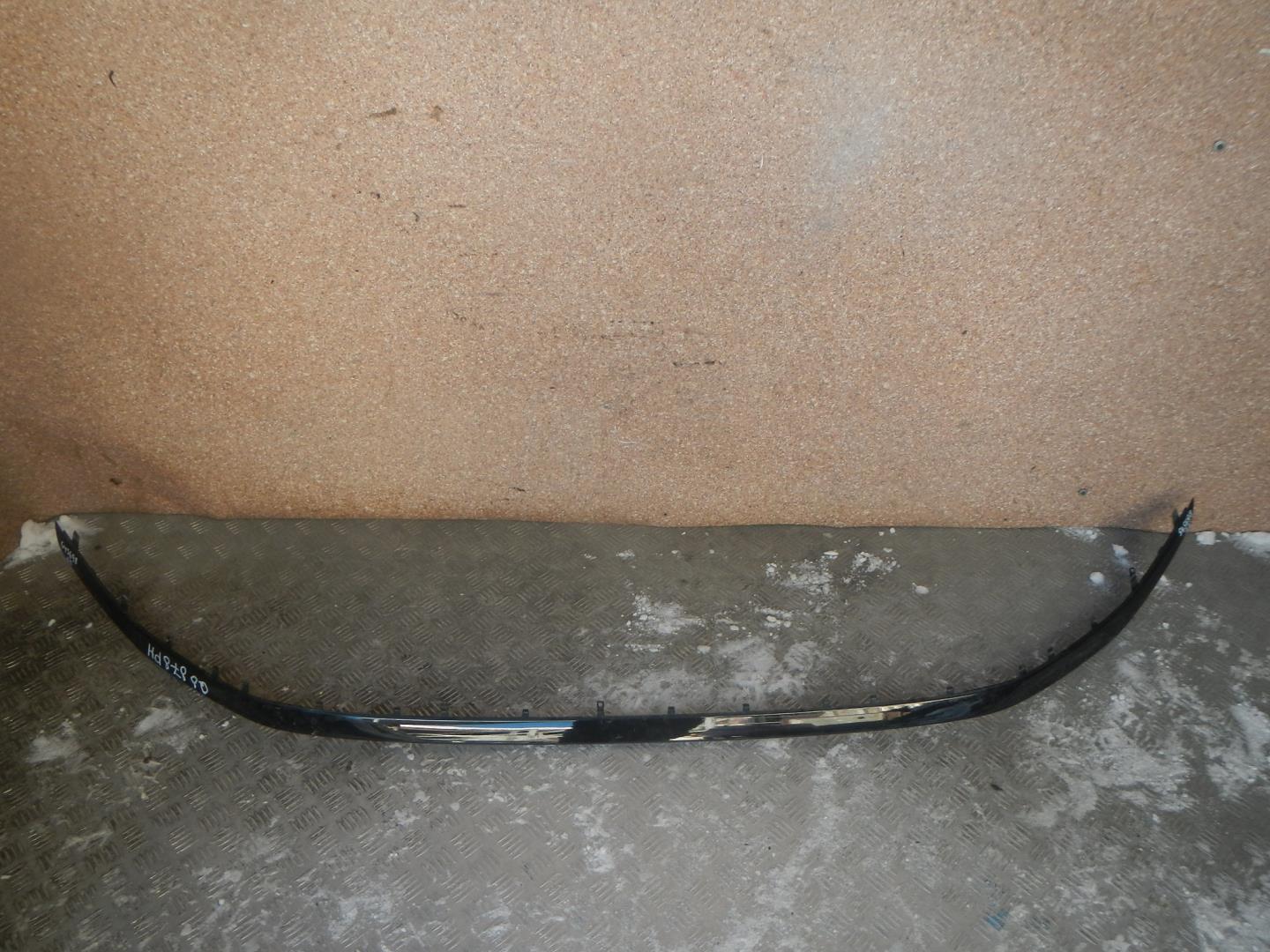 Молдинг переднего бампера