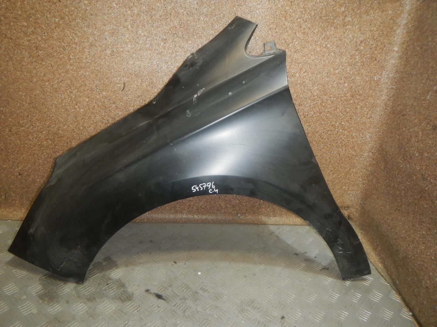 Крыло переднее левое