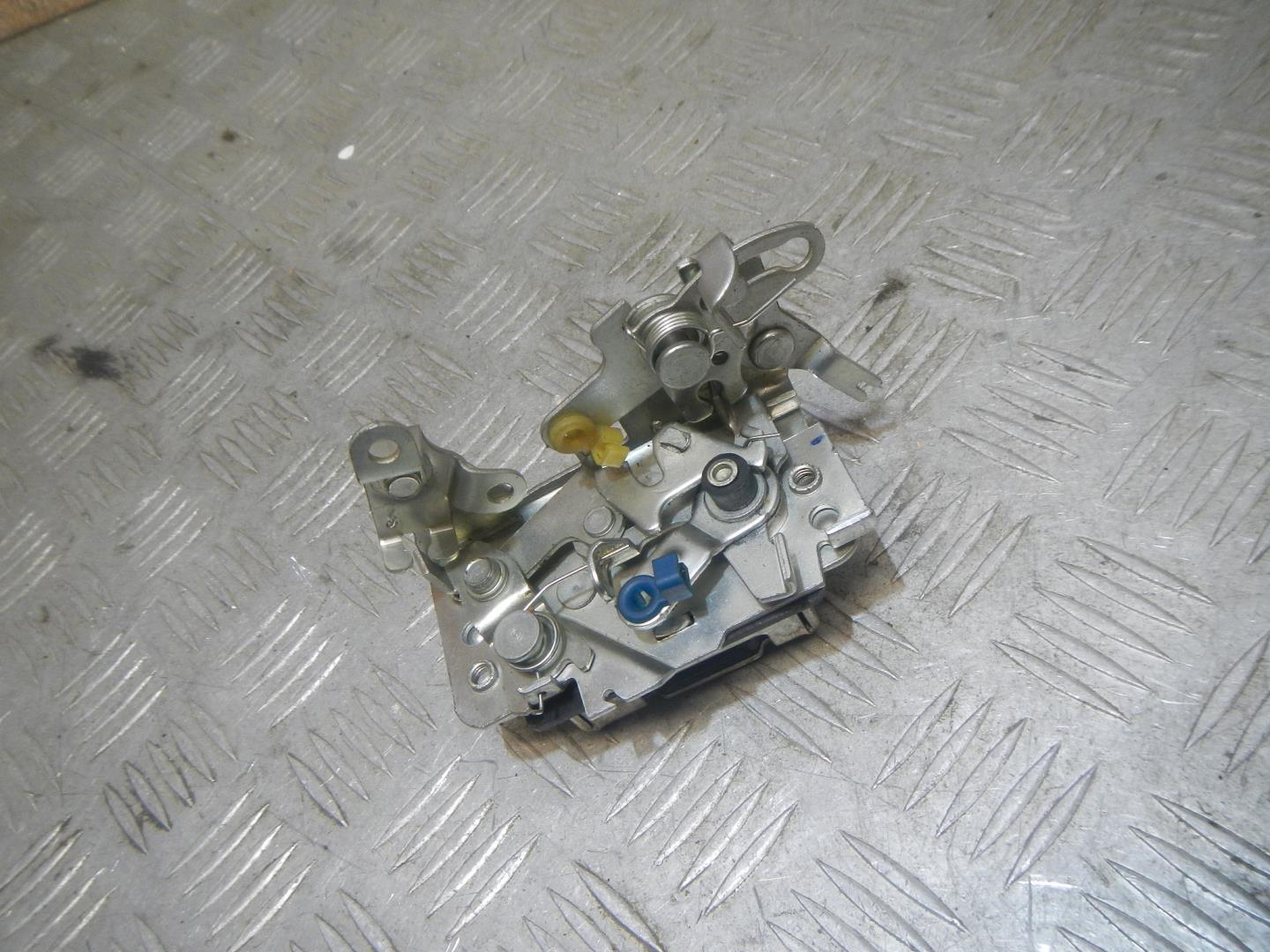 Замок двери задней правой