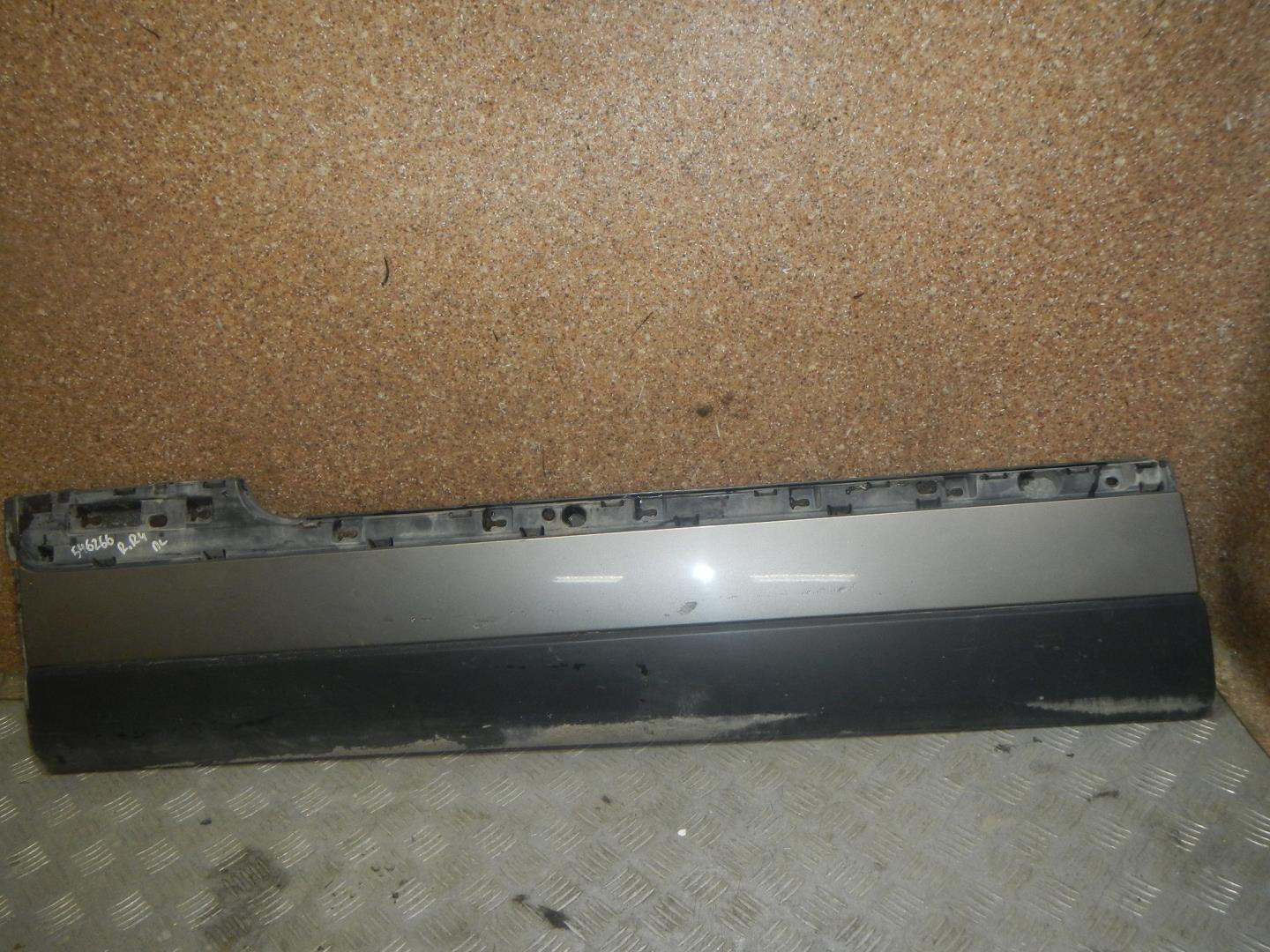 Молдинг передней левой двери