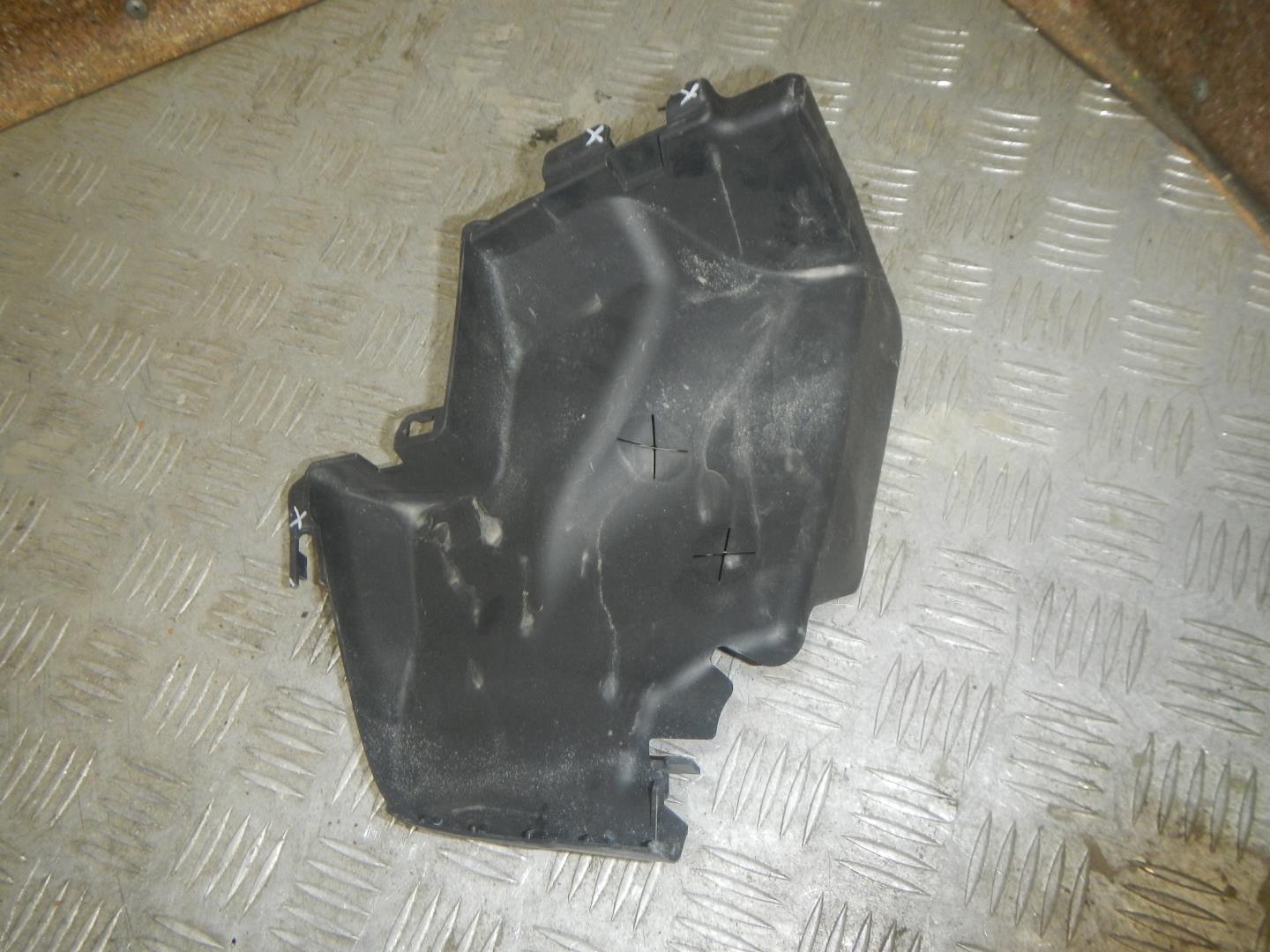 Воздуховод радиатора левый