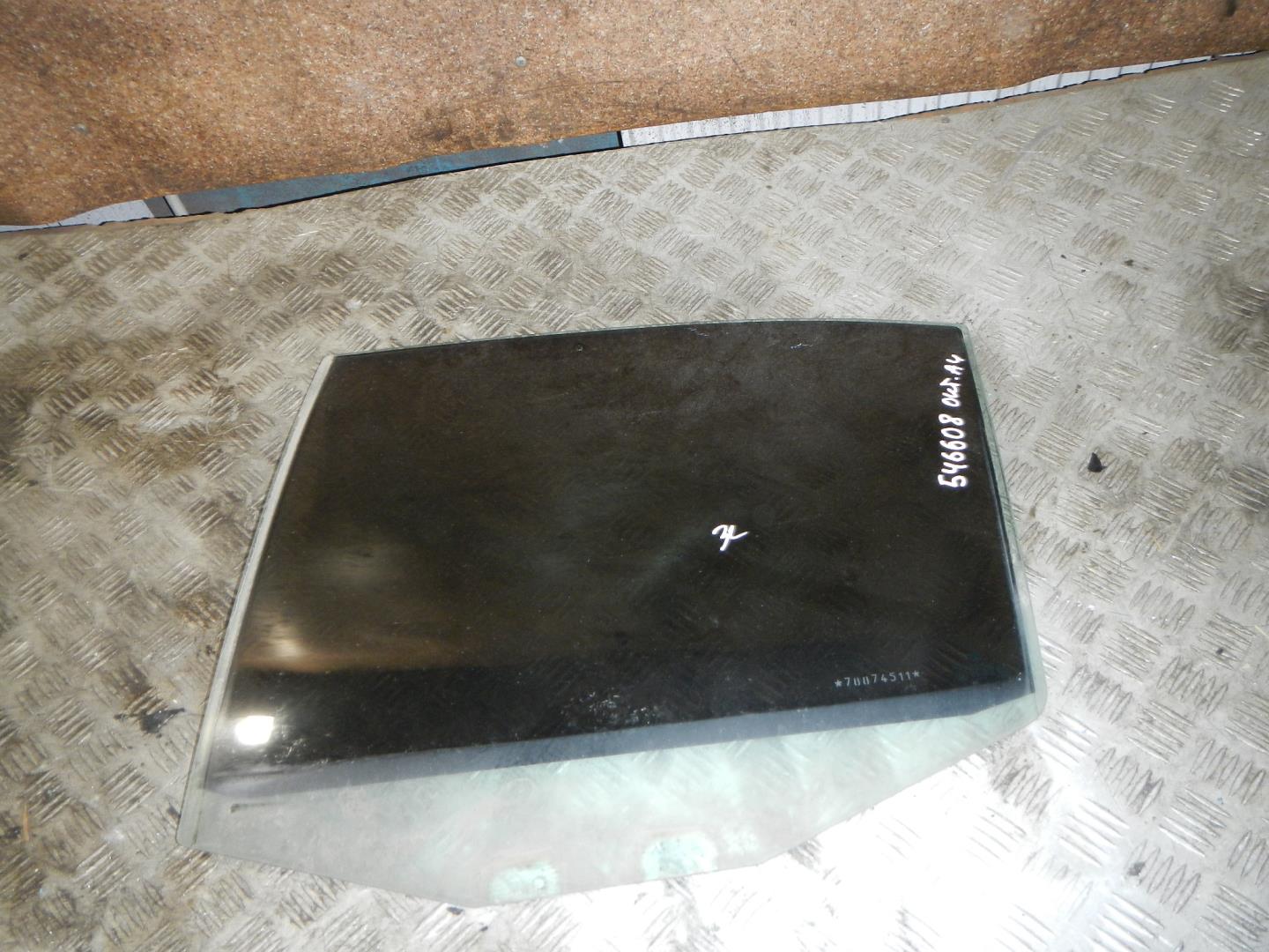 Стекло двери задней левой