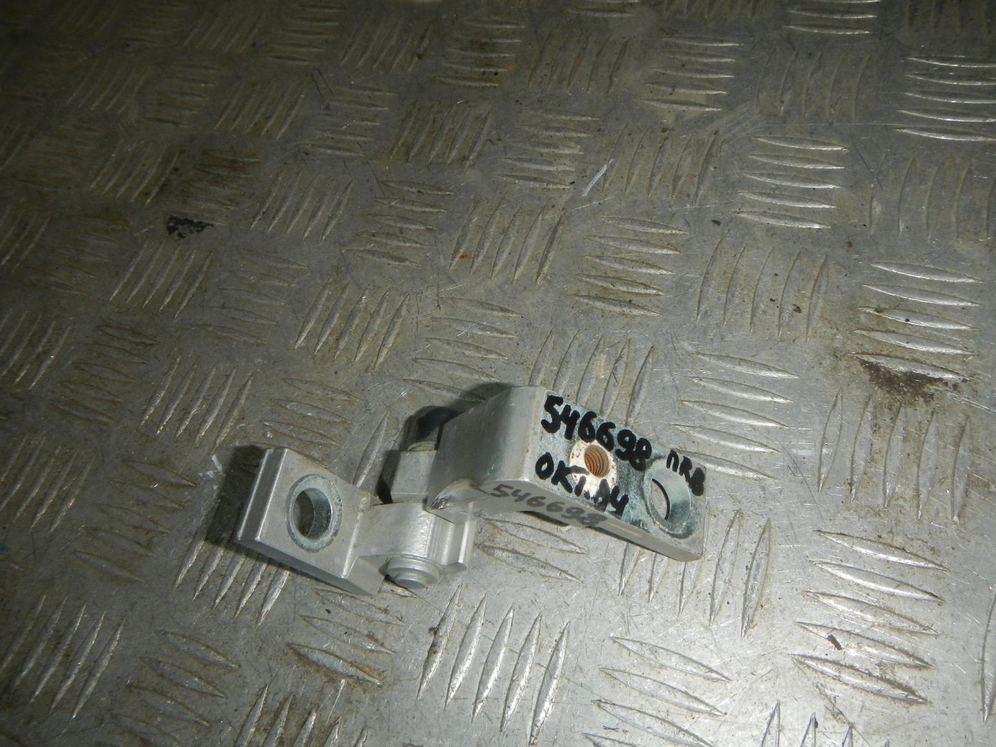 Петля двери передней правой верхняя