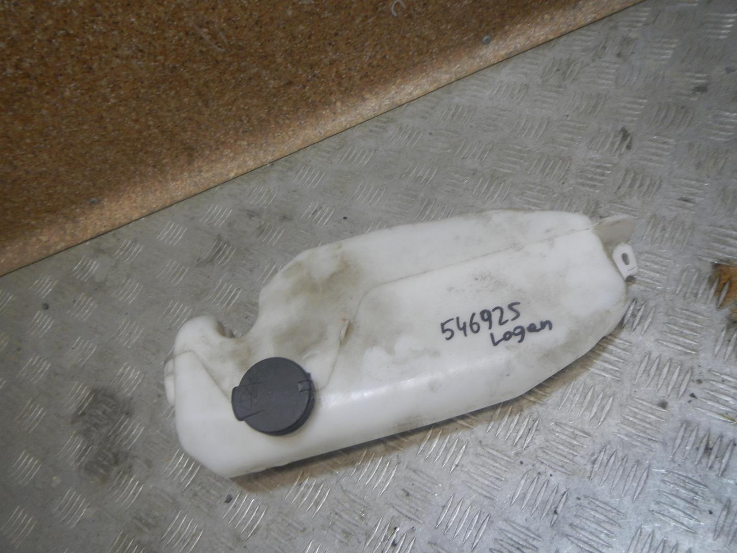 Бачок омывателя лобового стекла