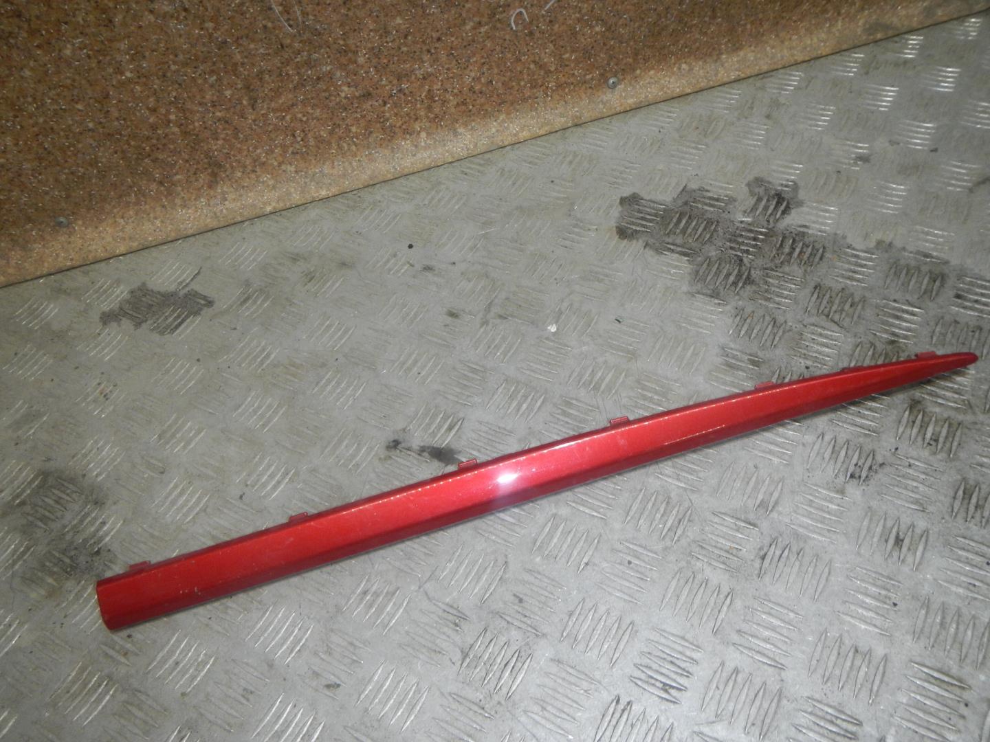 Молдинг задней левой двери