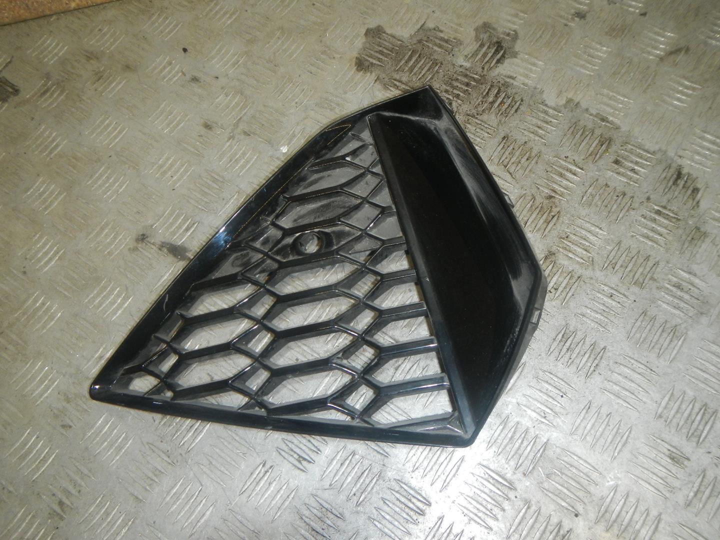 Решетка в бампер левая