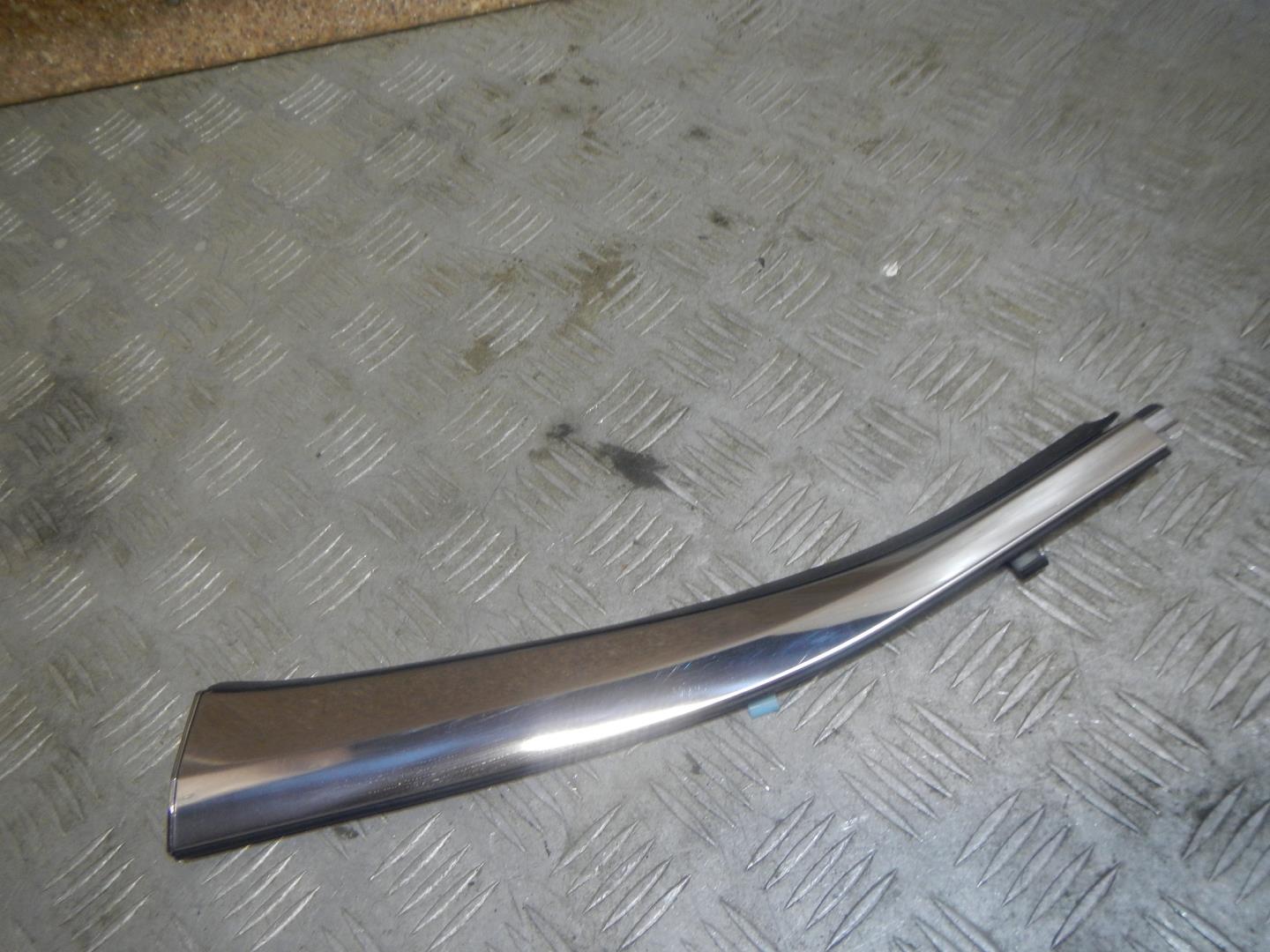 Накладка стекла заднего правого