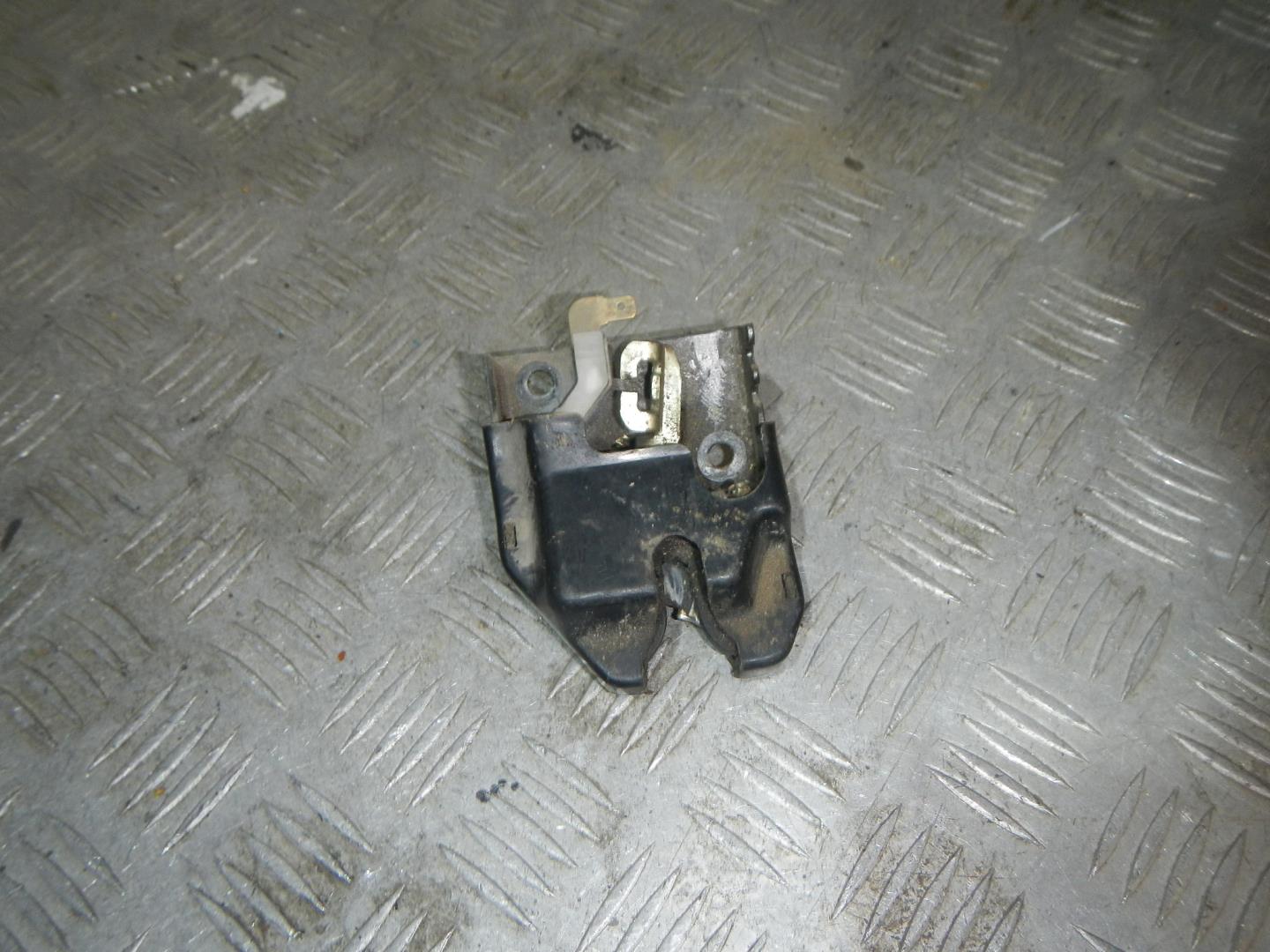 Замок багажника