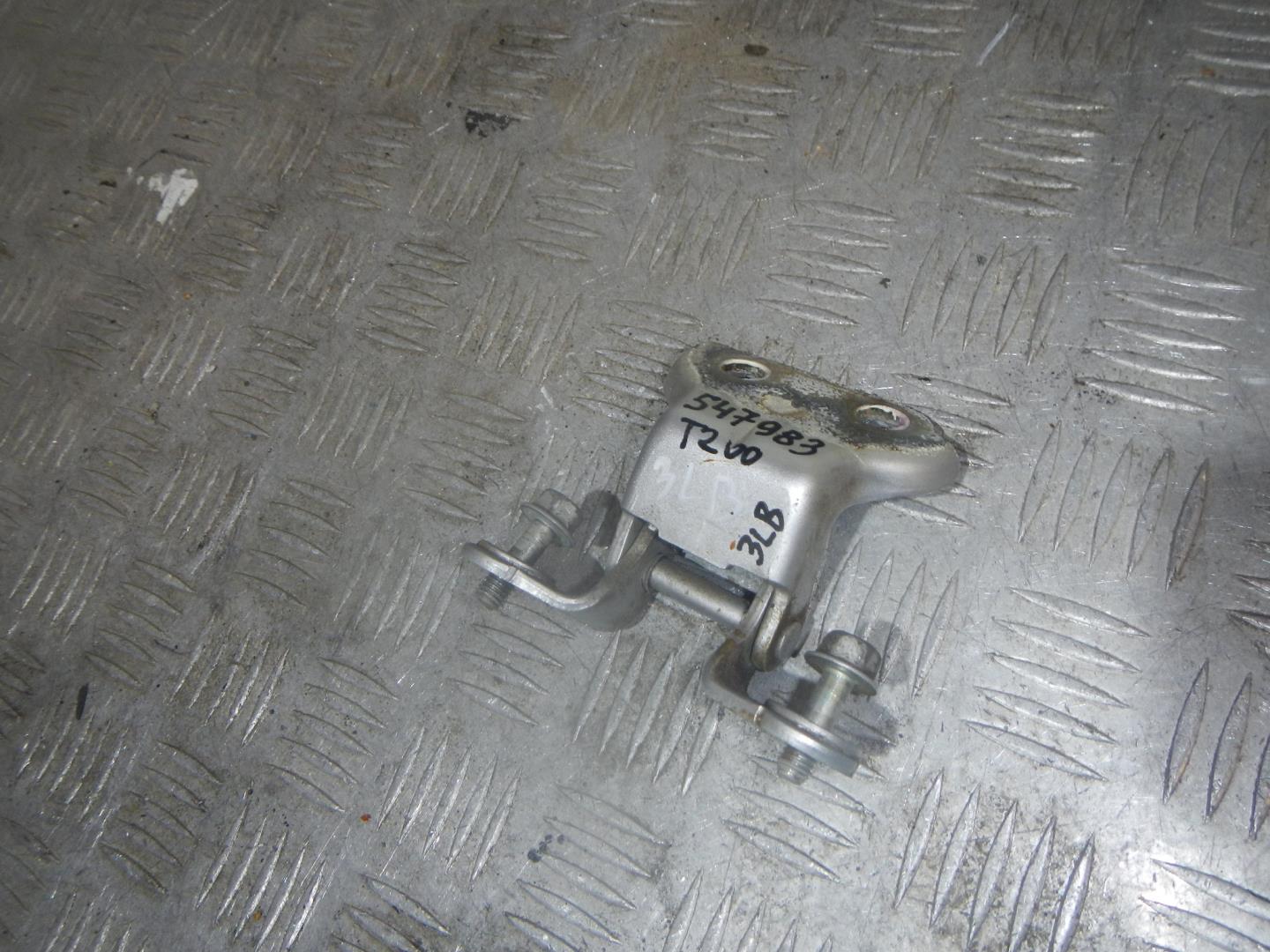 Петля двери задней левой верхняя