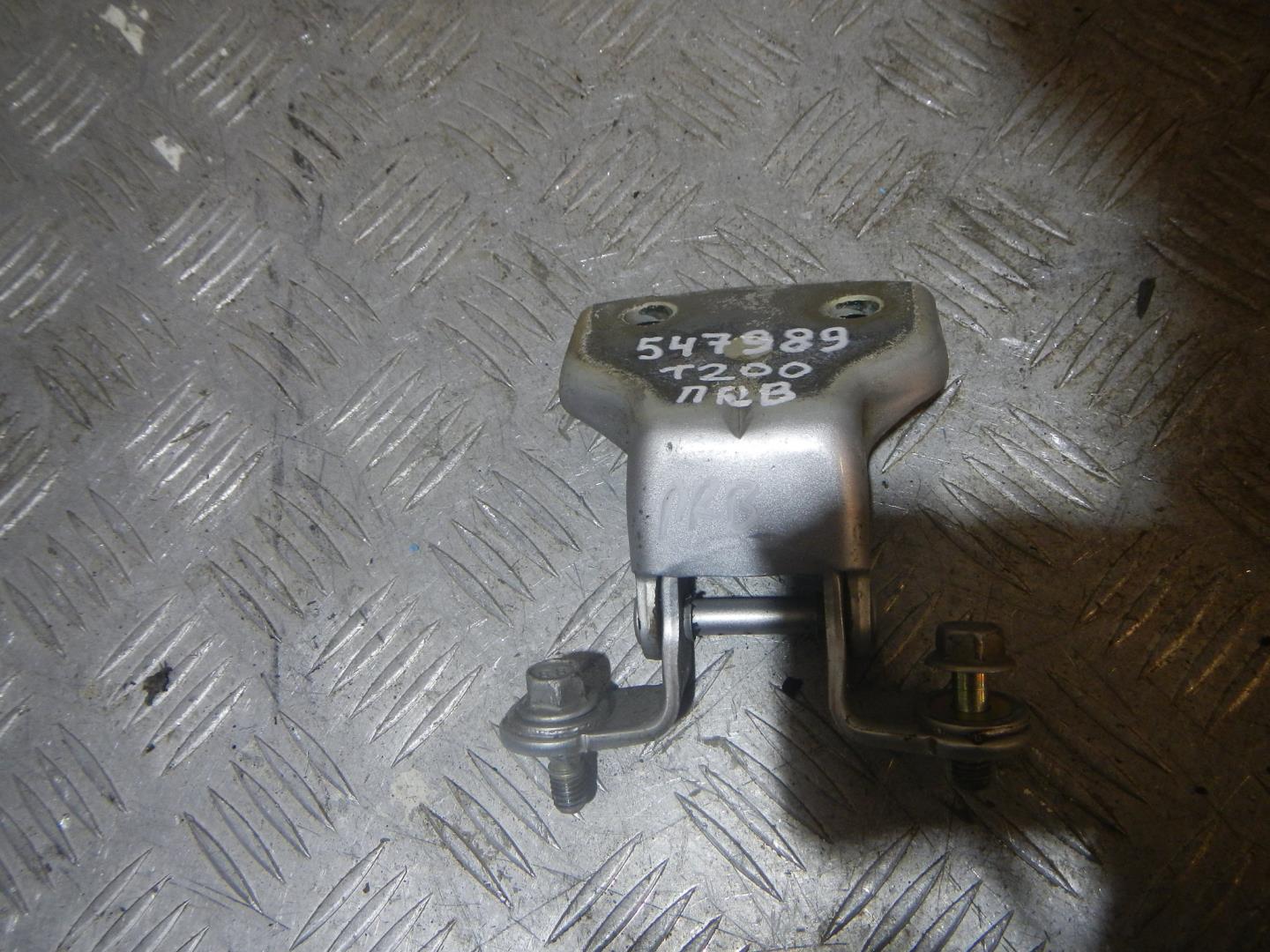 Петля двери передней правой верхняя