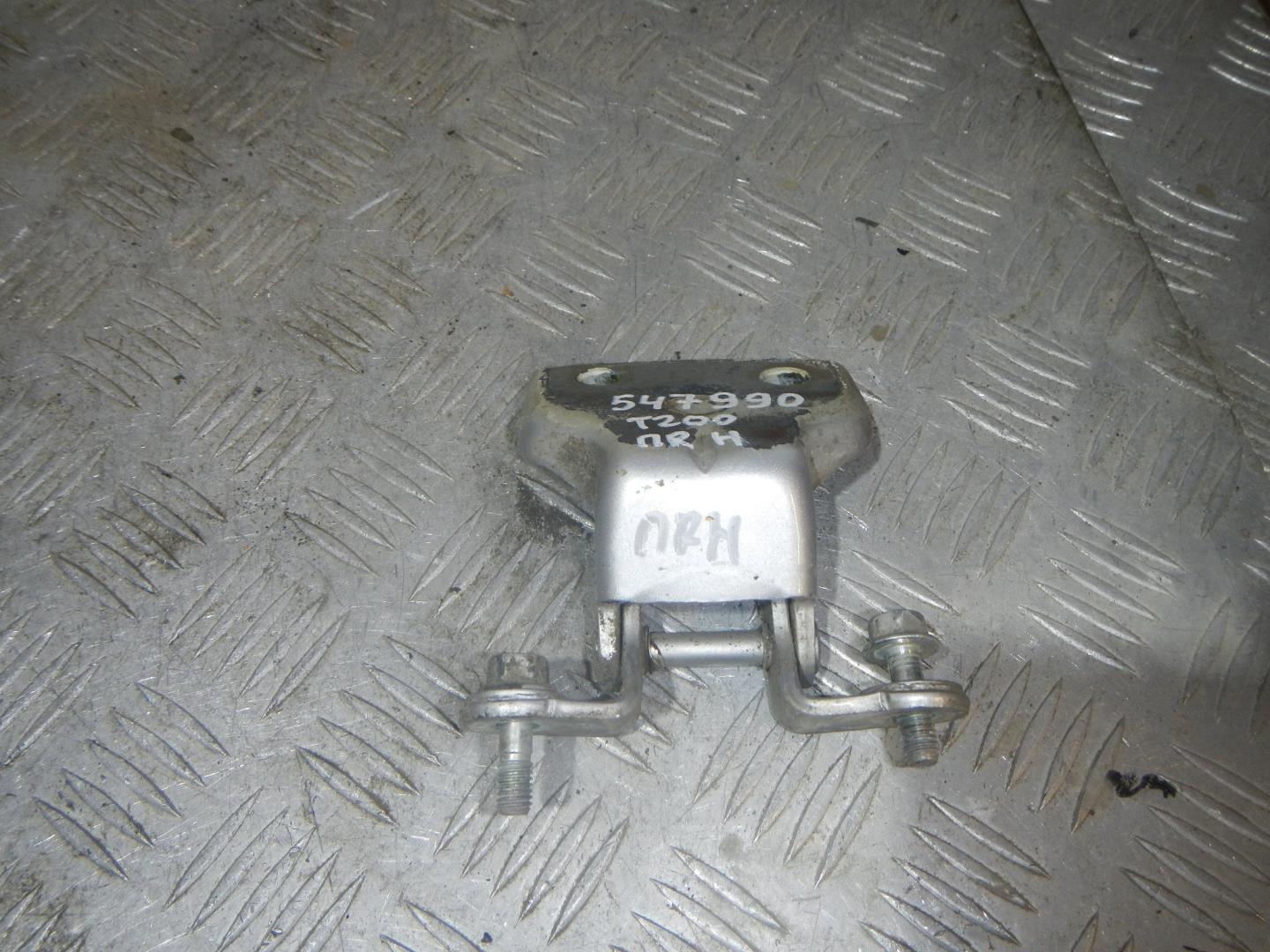 Петля двери передней правой нижняя