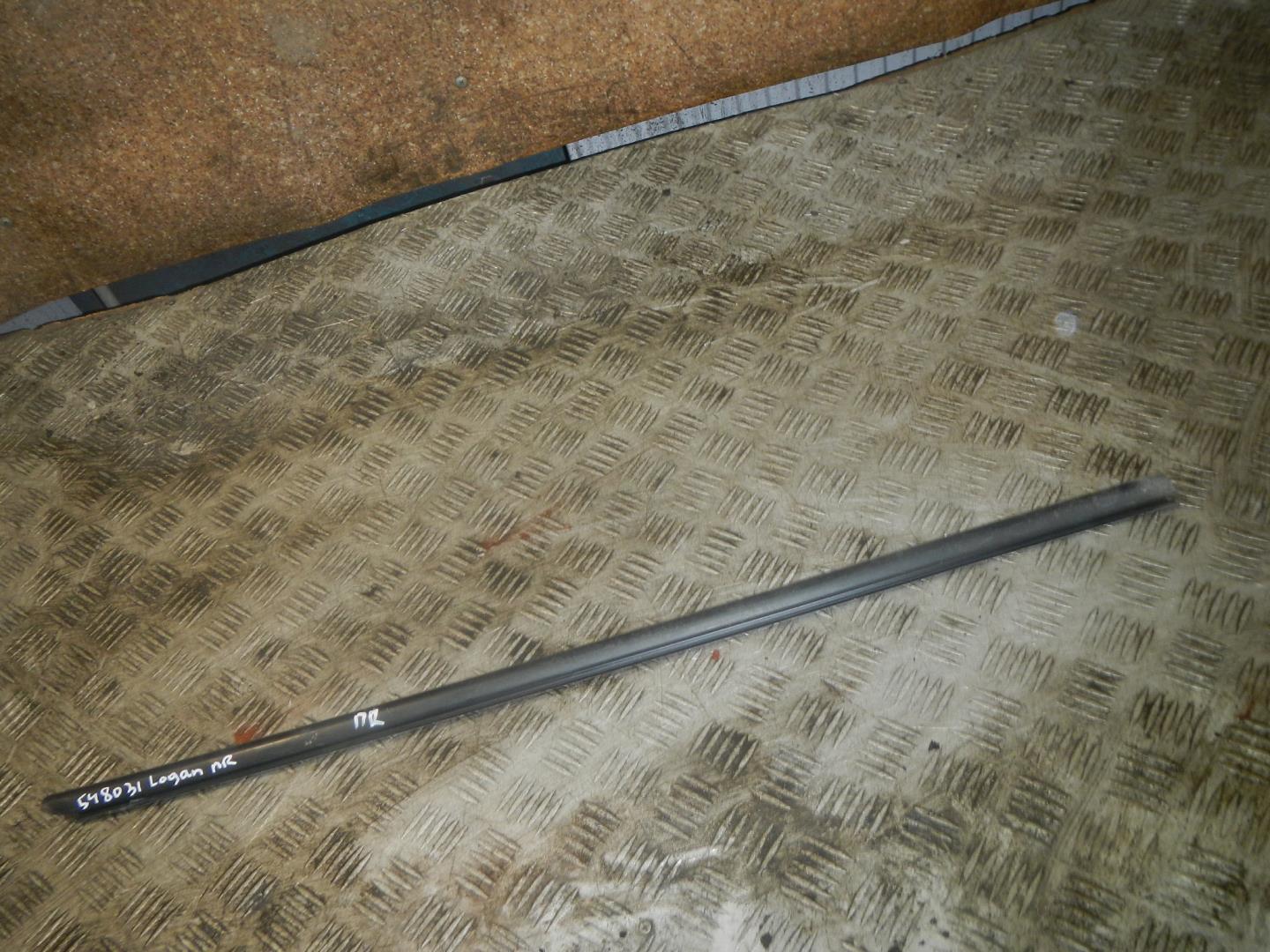 Накладка стекла переднего правого