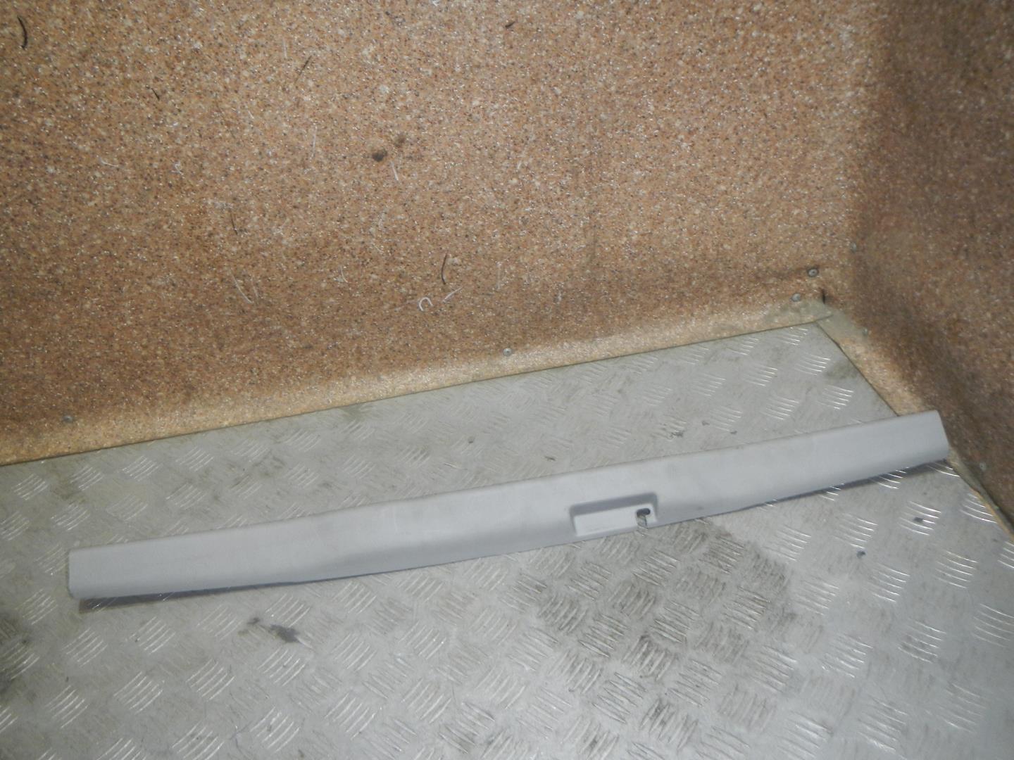 Обшивка двери багажника