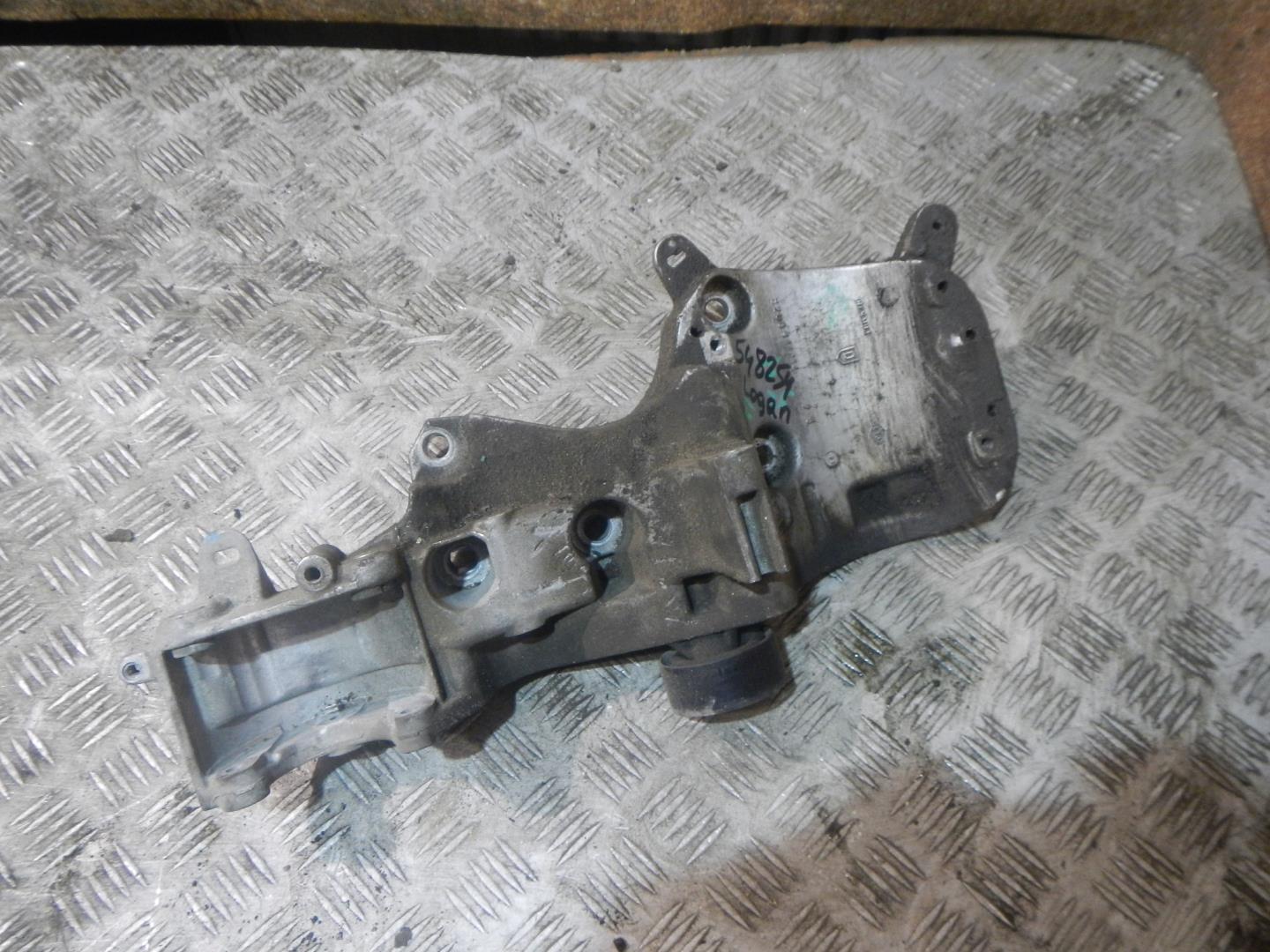 Кронштейн генератора