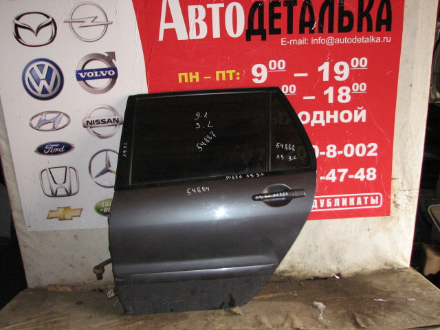 Стекло двери задней левой (форточка)