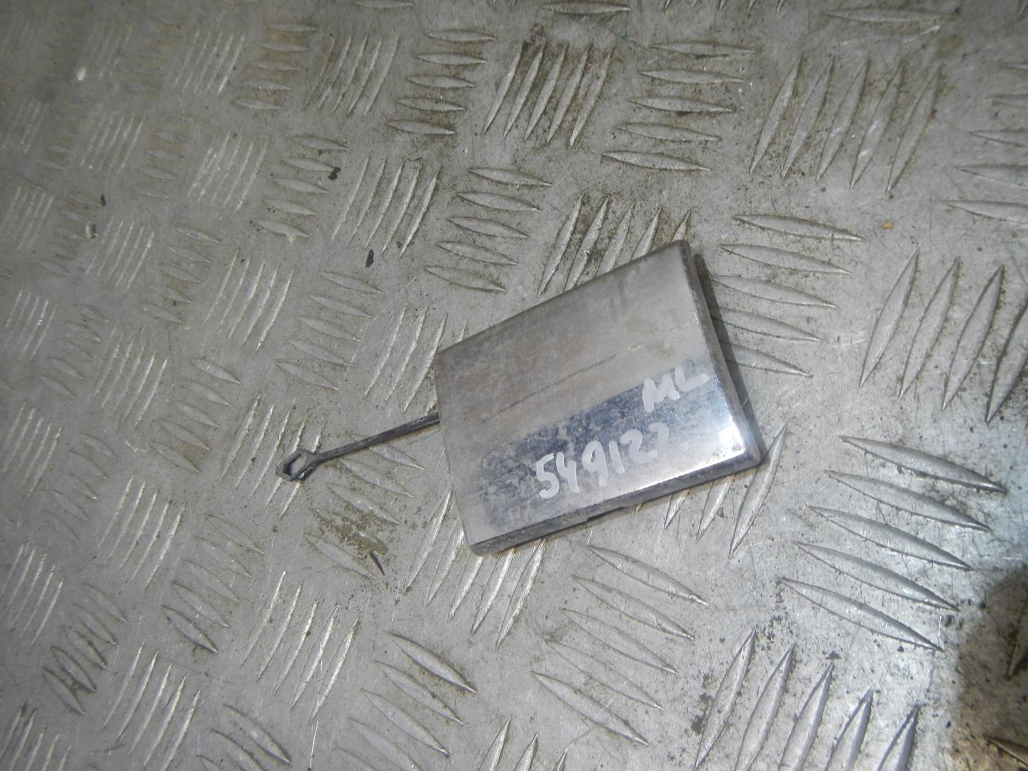 Заглушка буксировочного крюка