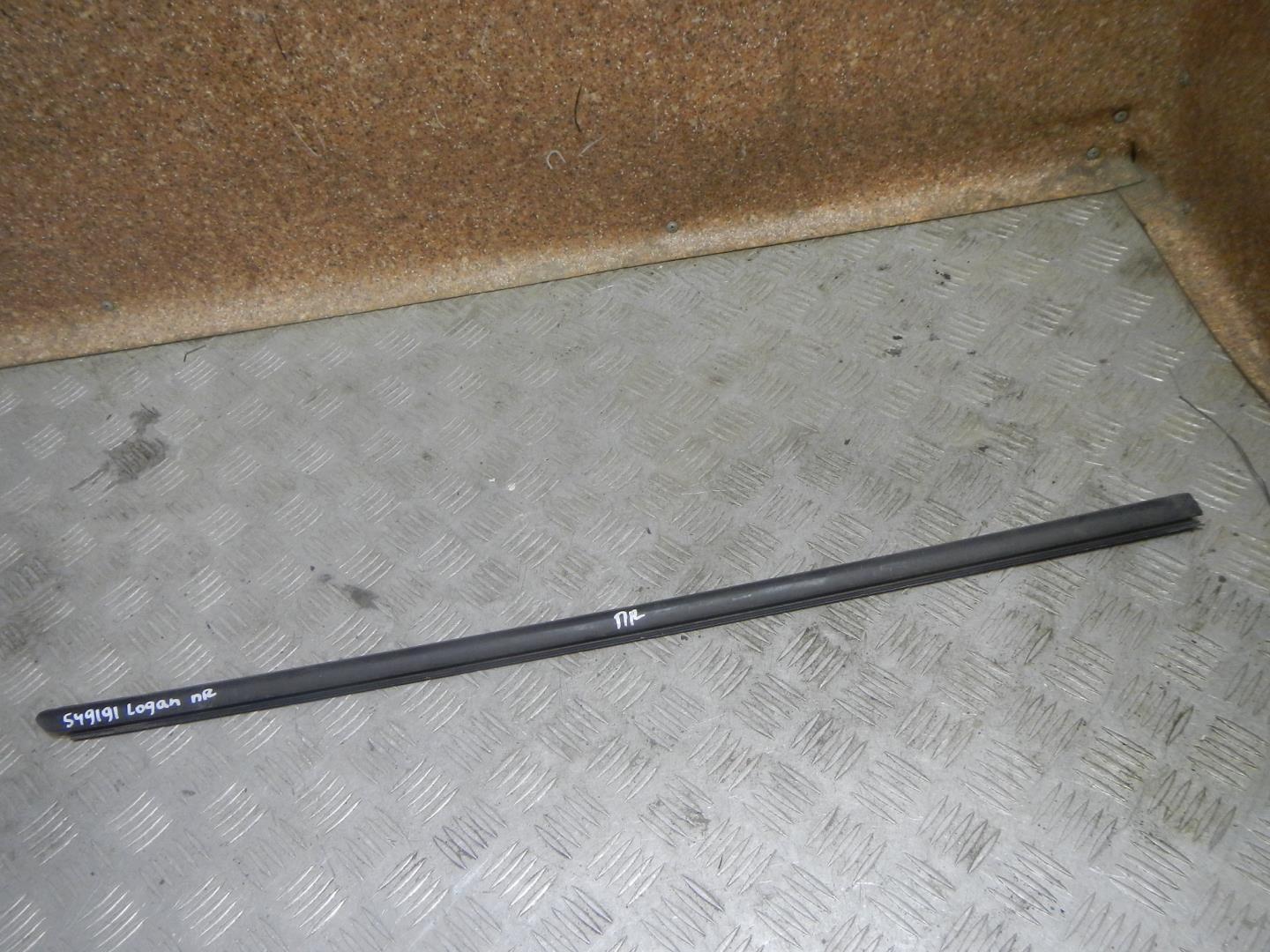 Накладка стекла переднего правого