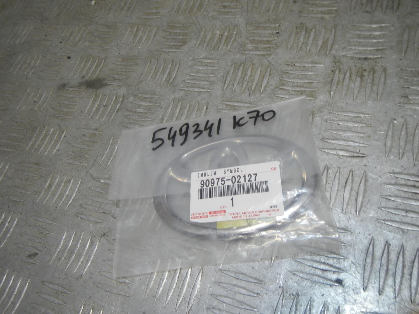 Эмблема на крышку багажника