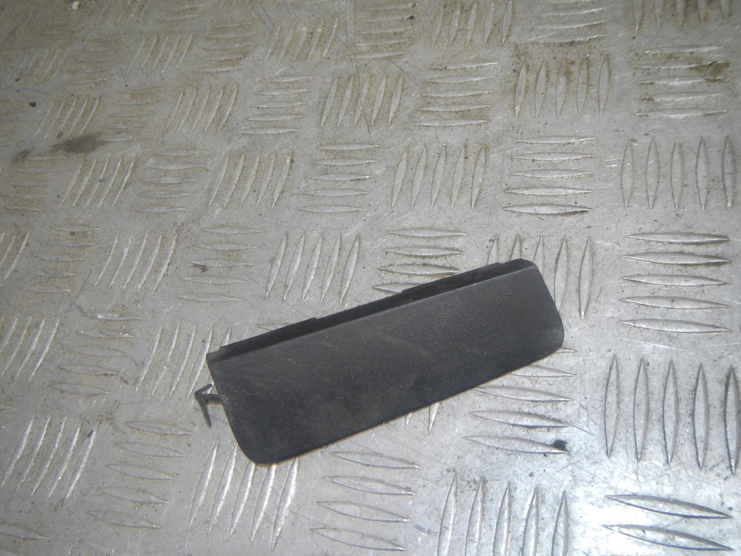 Заглушка буксировочного крюка