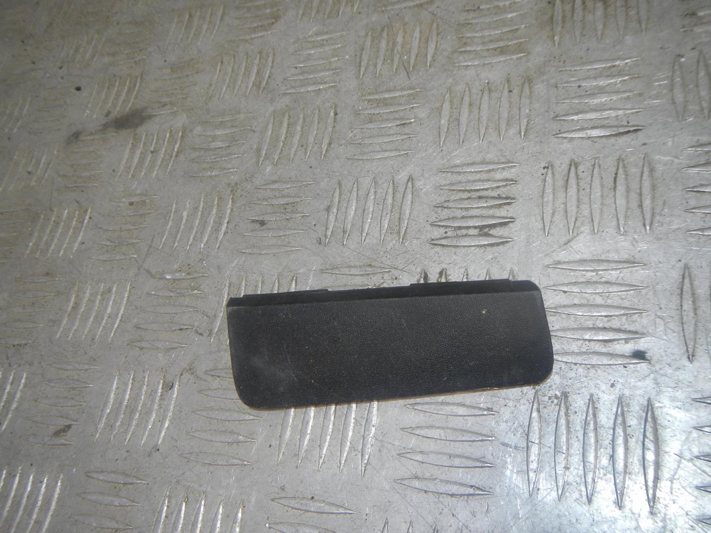 Заглушка буксировочного крюка