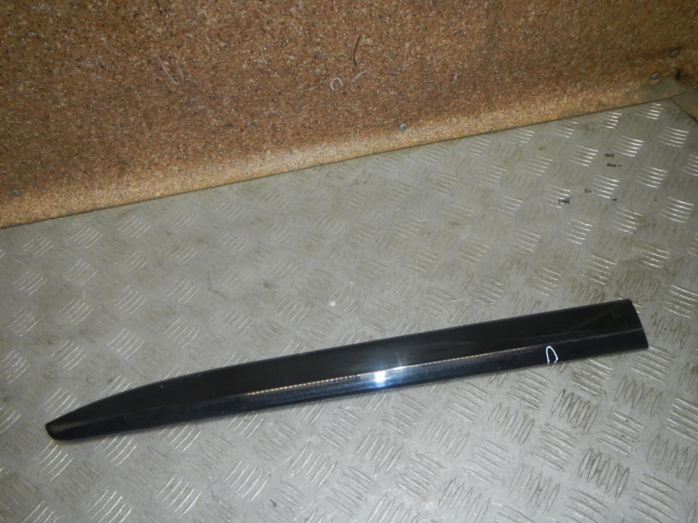 Молдинг задней правой двери