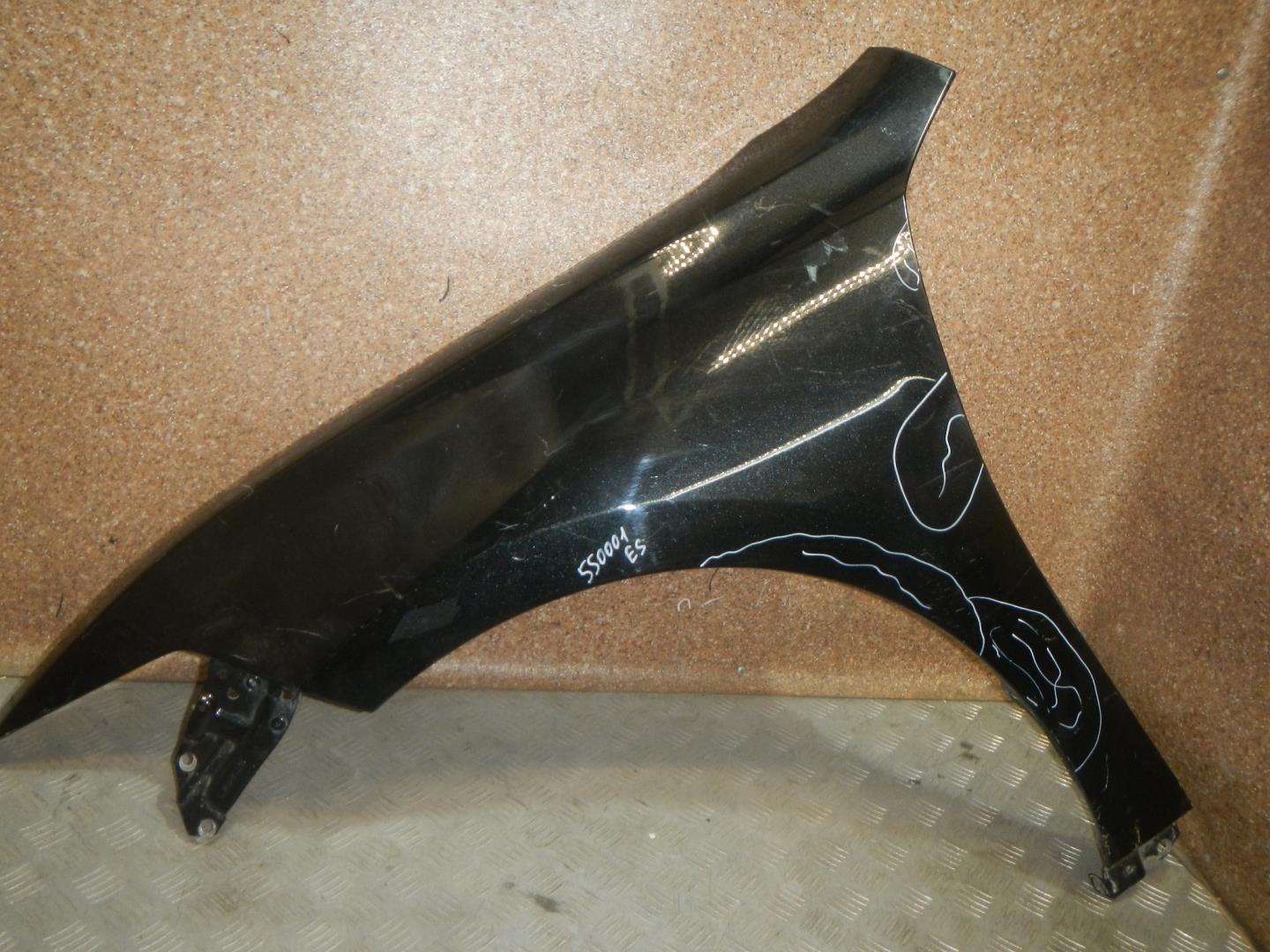 Крыло переднее левое