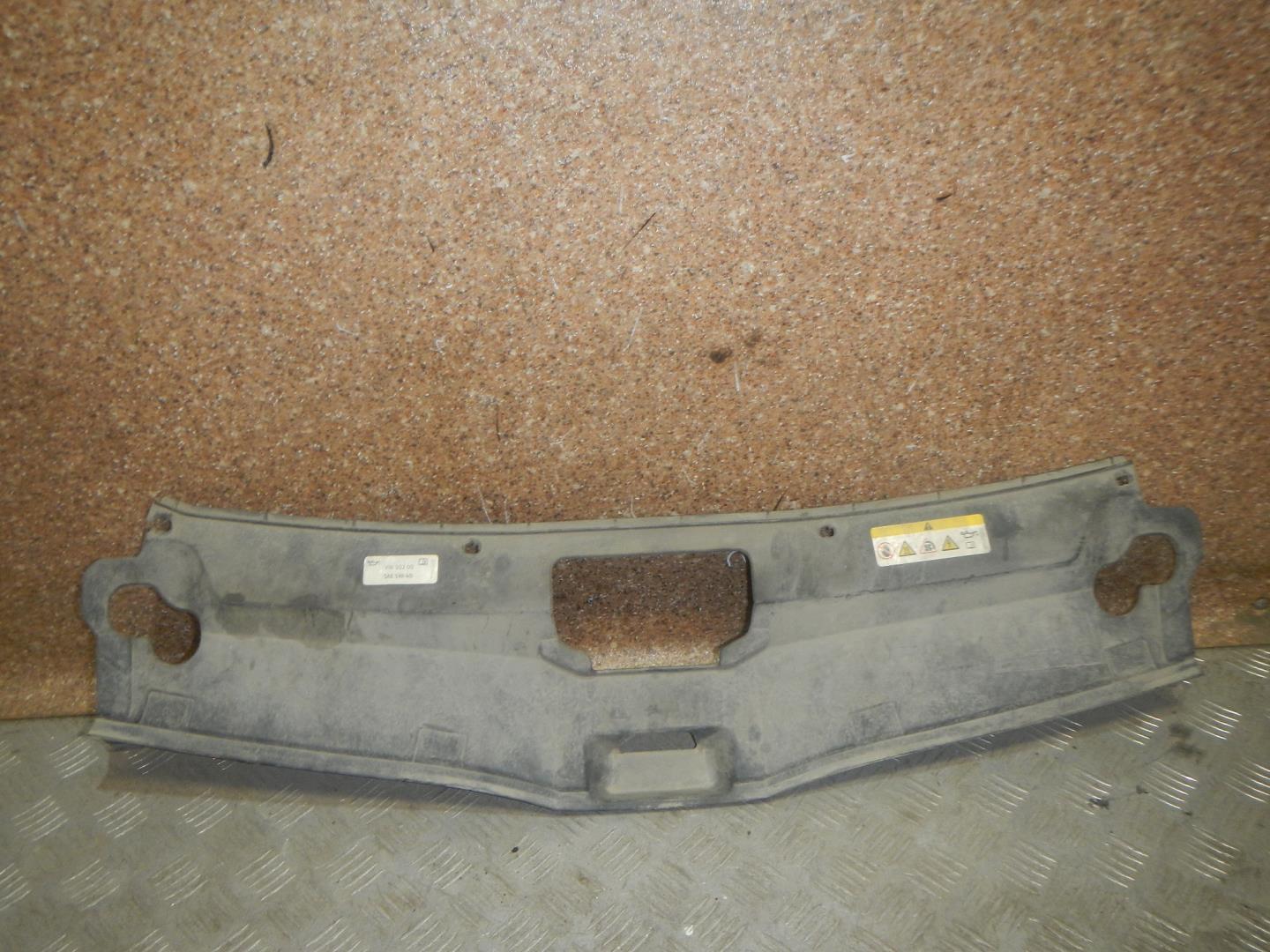 Кожух замка капота