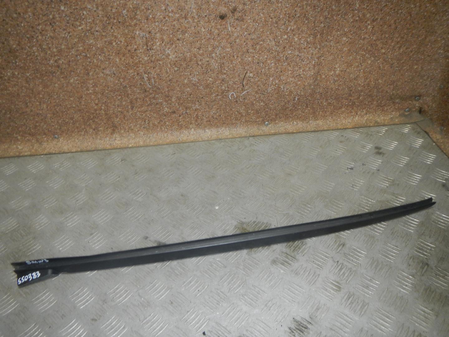 Молдинг лобового стекла