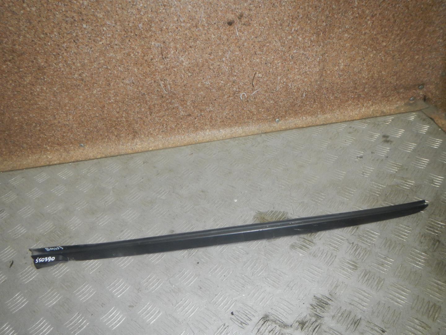 Молдинг лобового стекла