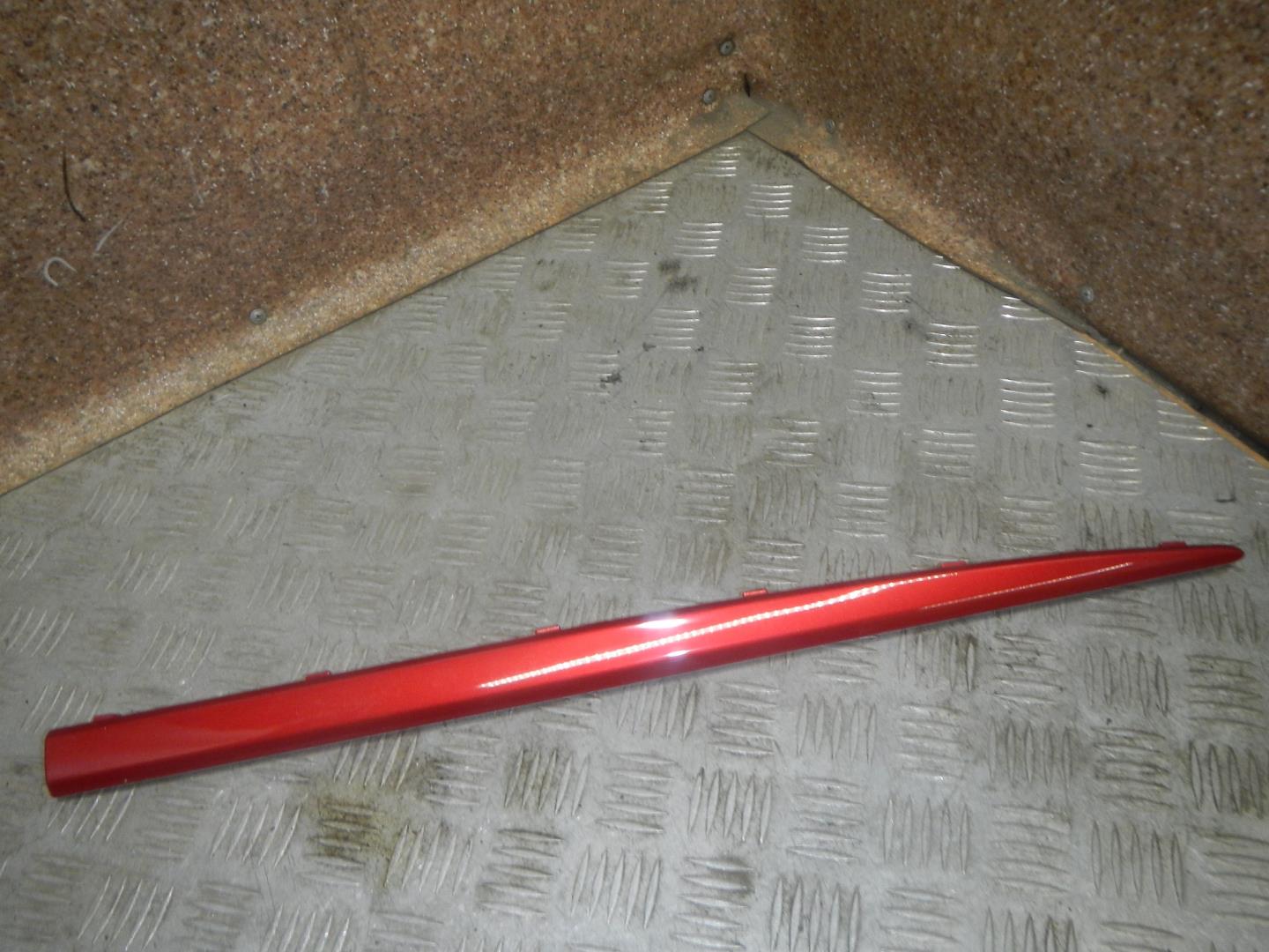 Молдинг задней левой двери