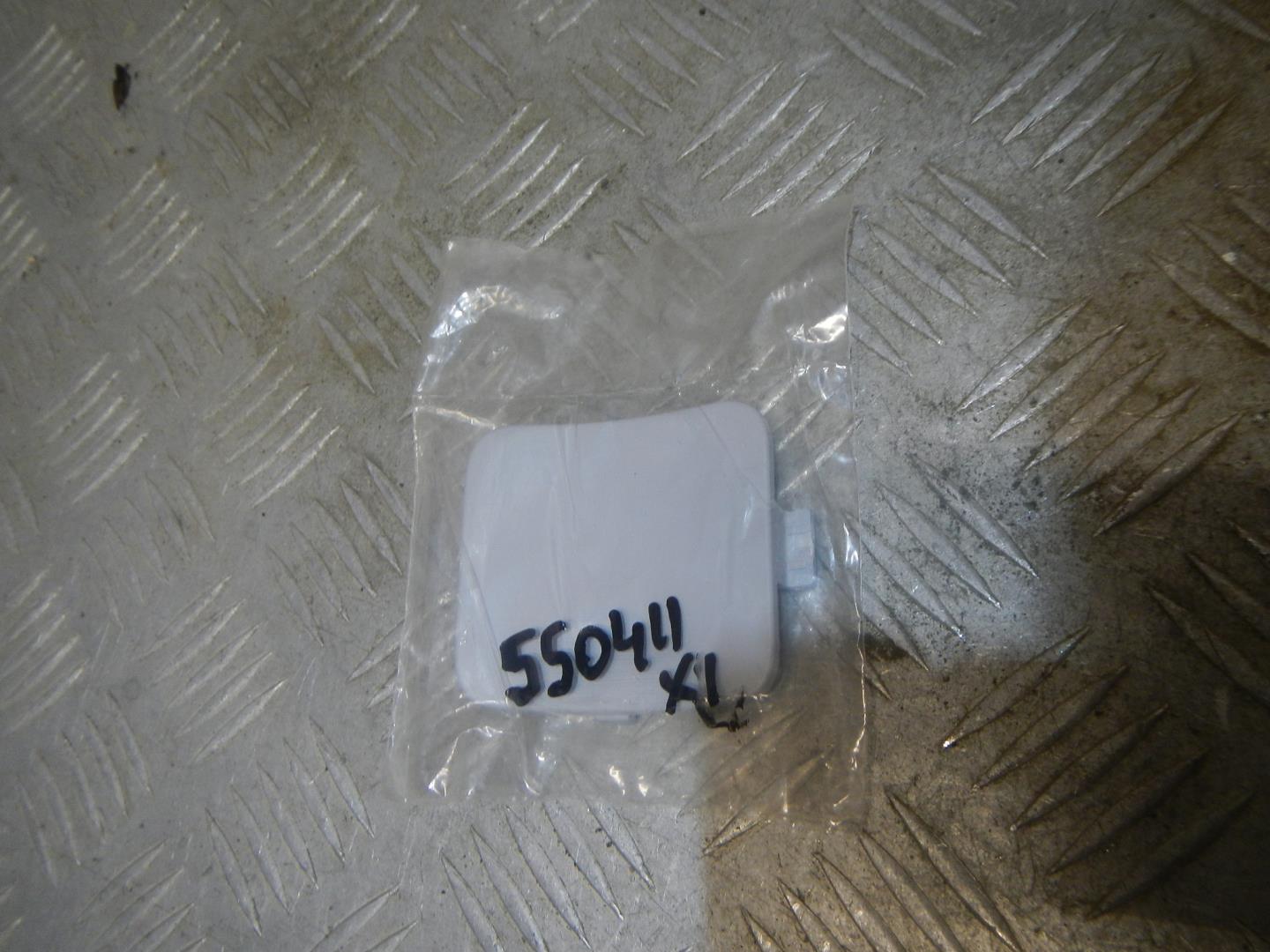 Заглушка буксировочного крюка