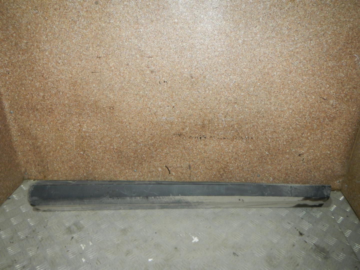 Молдинг передней правой двери