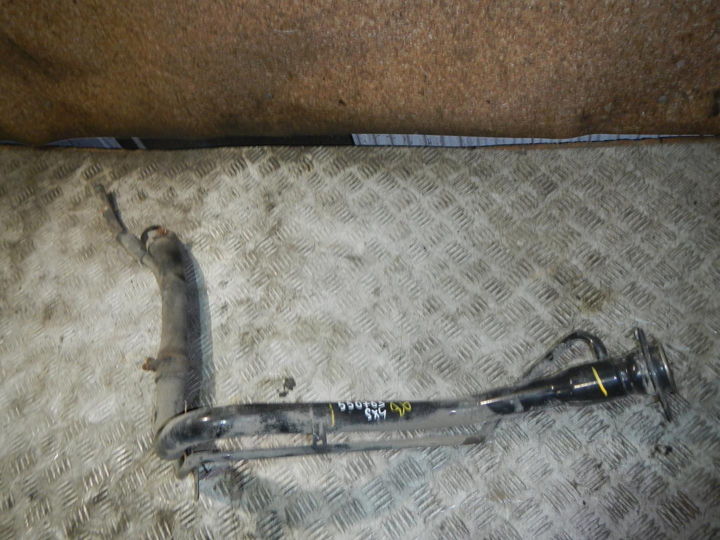 Горловина топливного бака