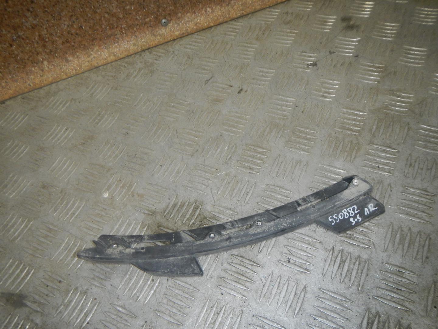 Кронштейн переднего бампера правый