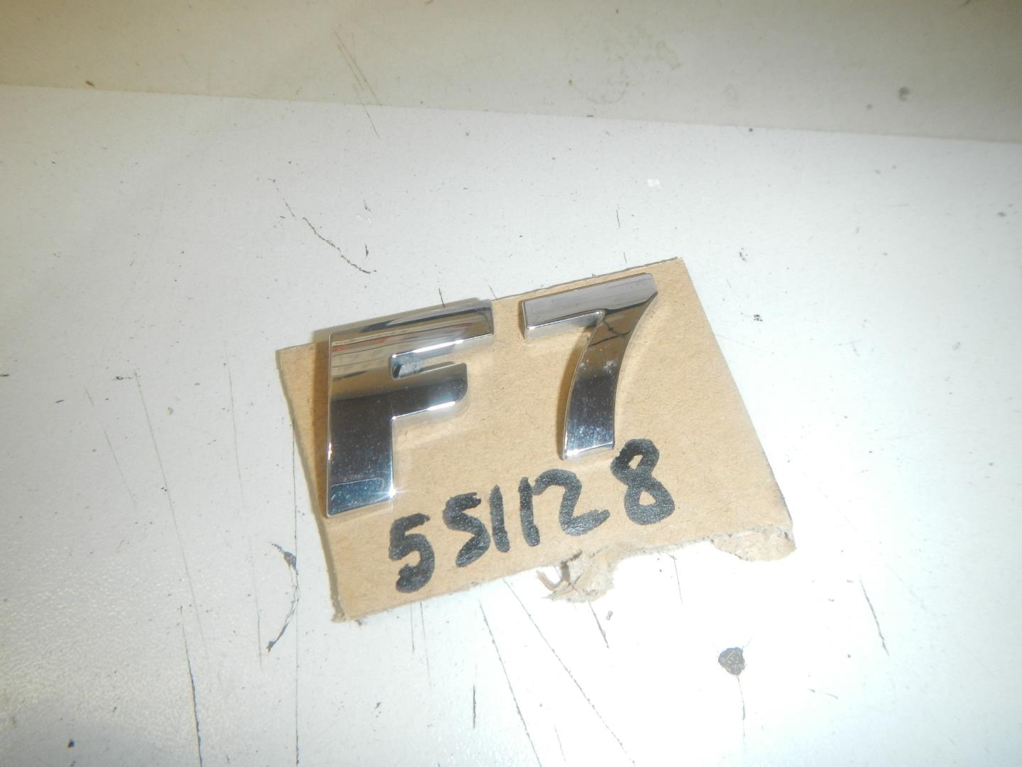 Эмблема на крышку багажника