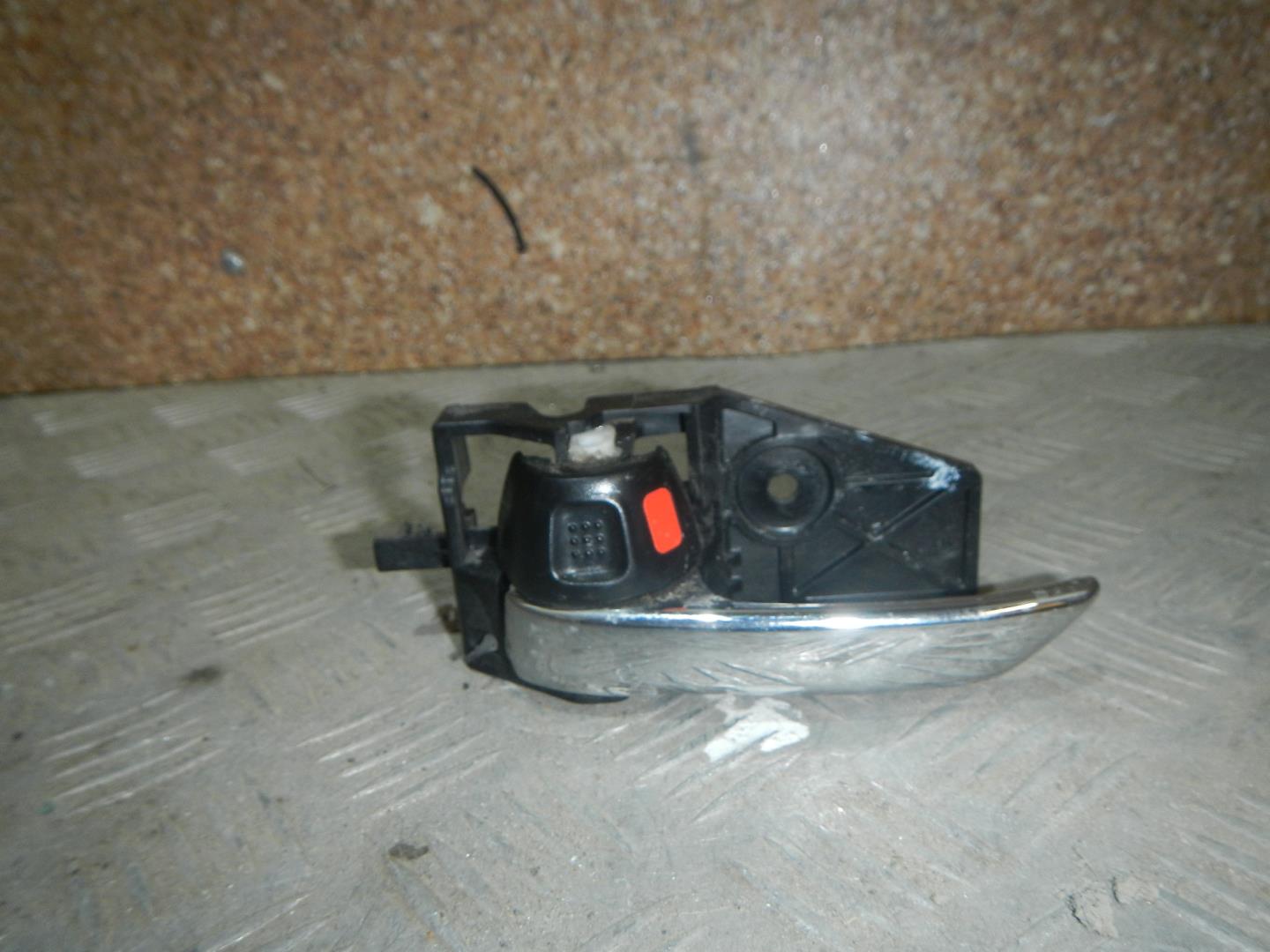 Ручка двери внутренняя левая