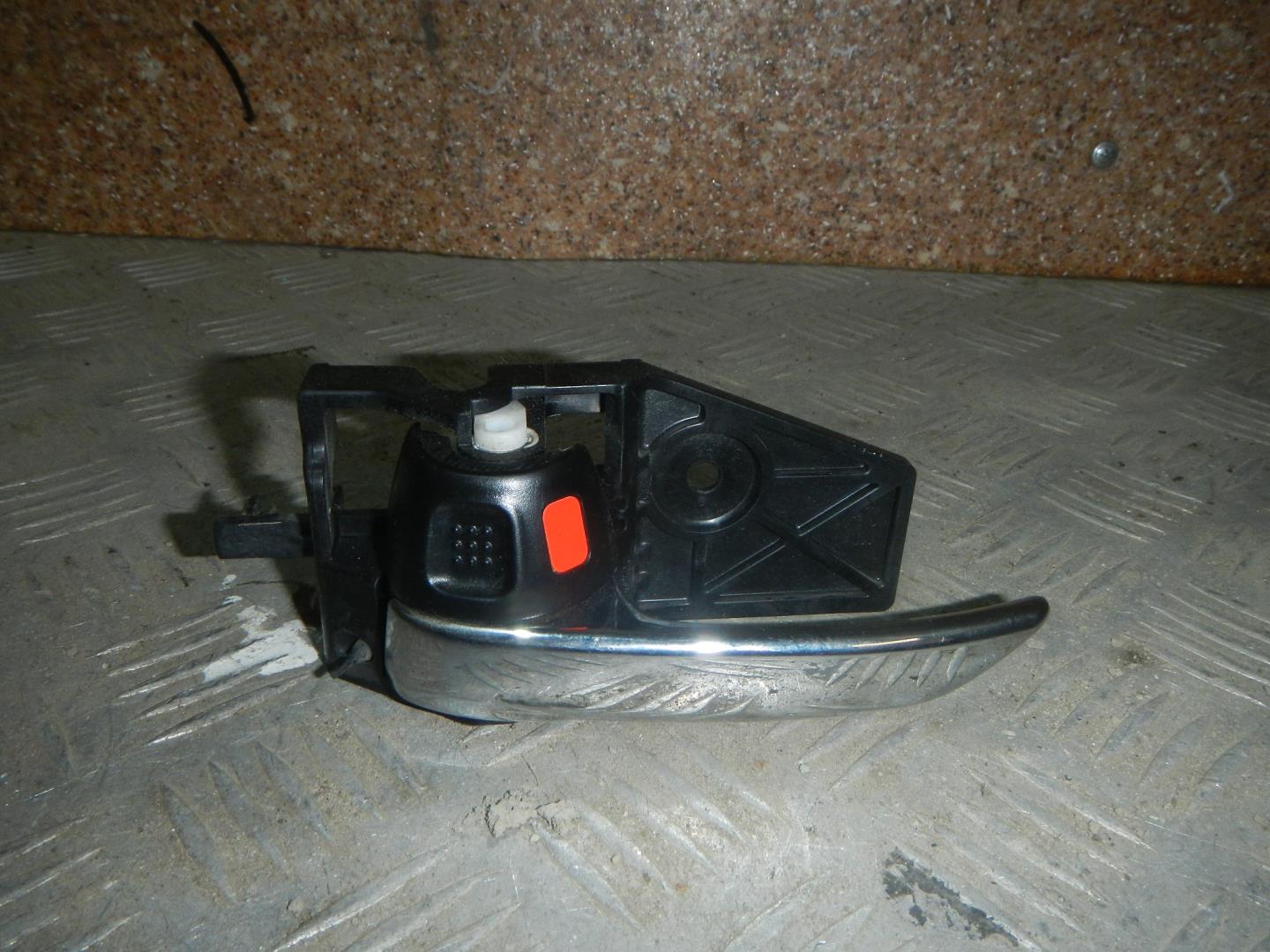 Ручка двери внутренняя левая