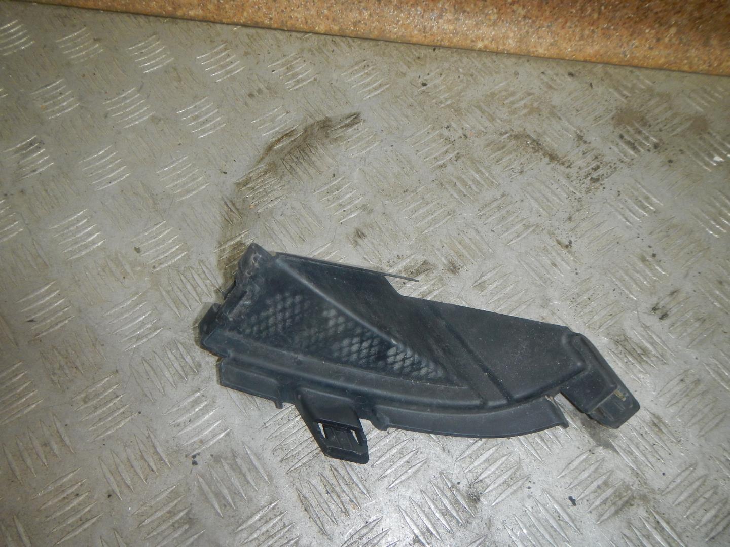 Воздуховод радиатора левый