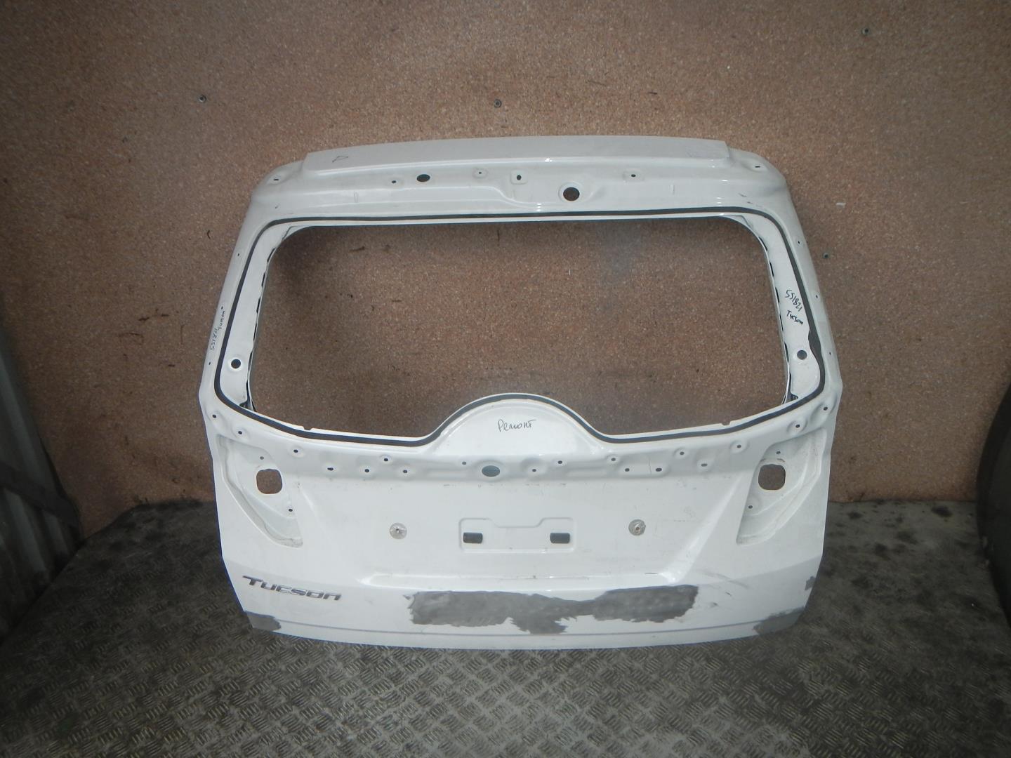 Дверь багажника