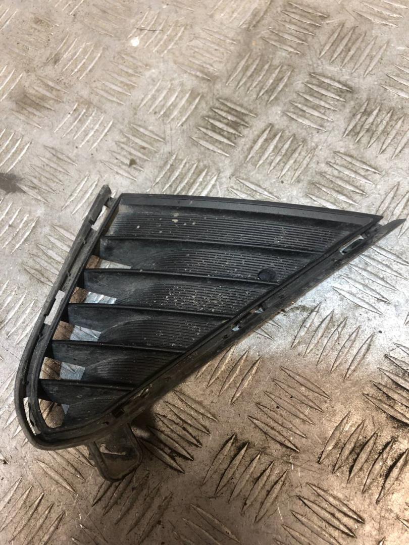 Решетка в бампер правая