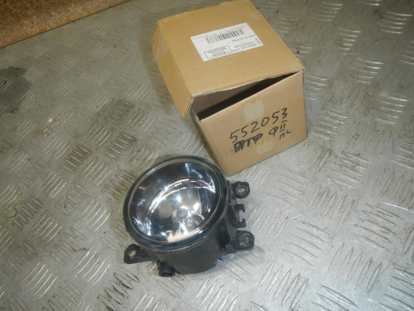 Фара противотуманная левая