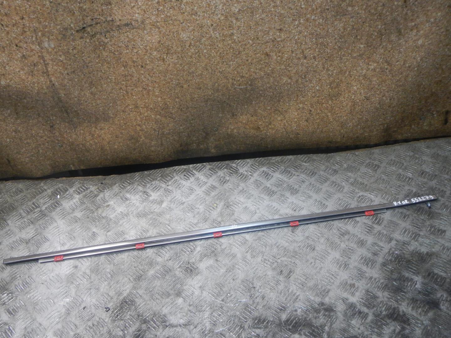 Накладка стекла переднего правого