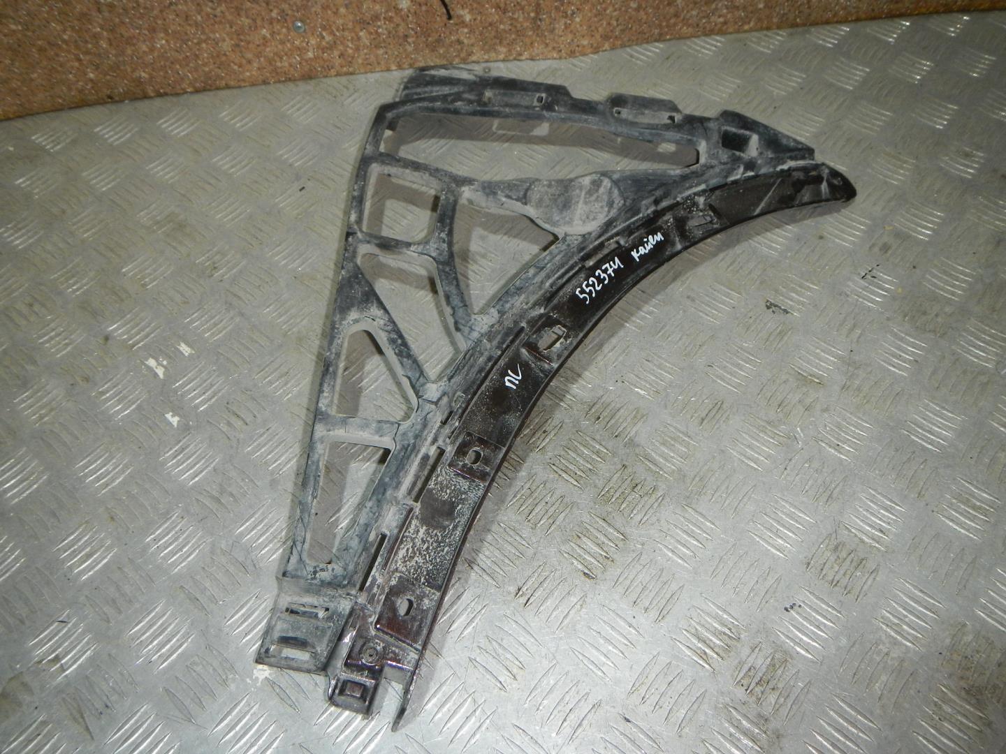 Кронштейн переднего бампера левый