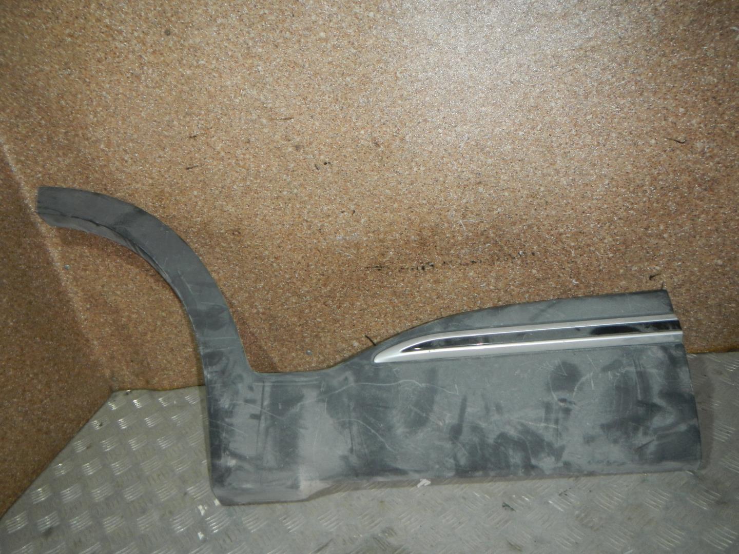 Молдинг задней правой двери