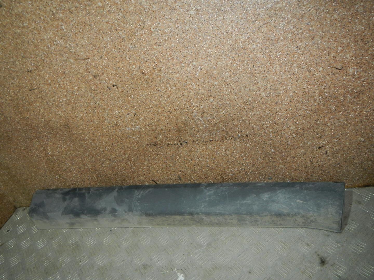 Молдинг передней правой двери