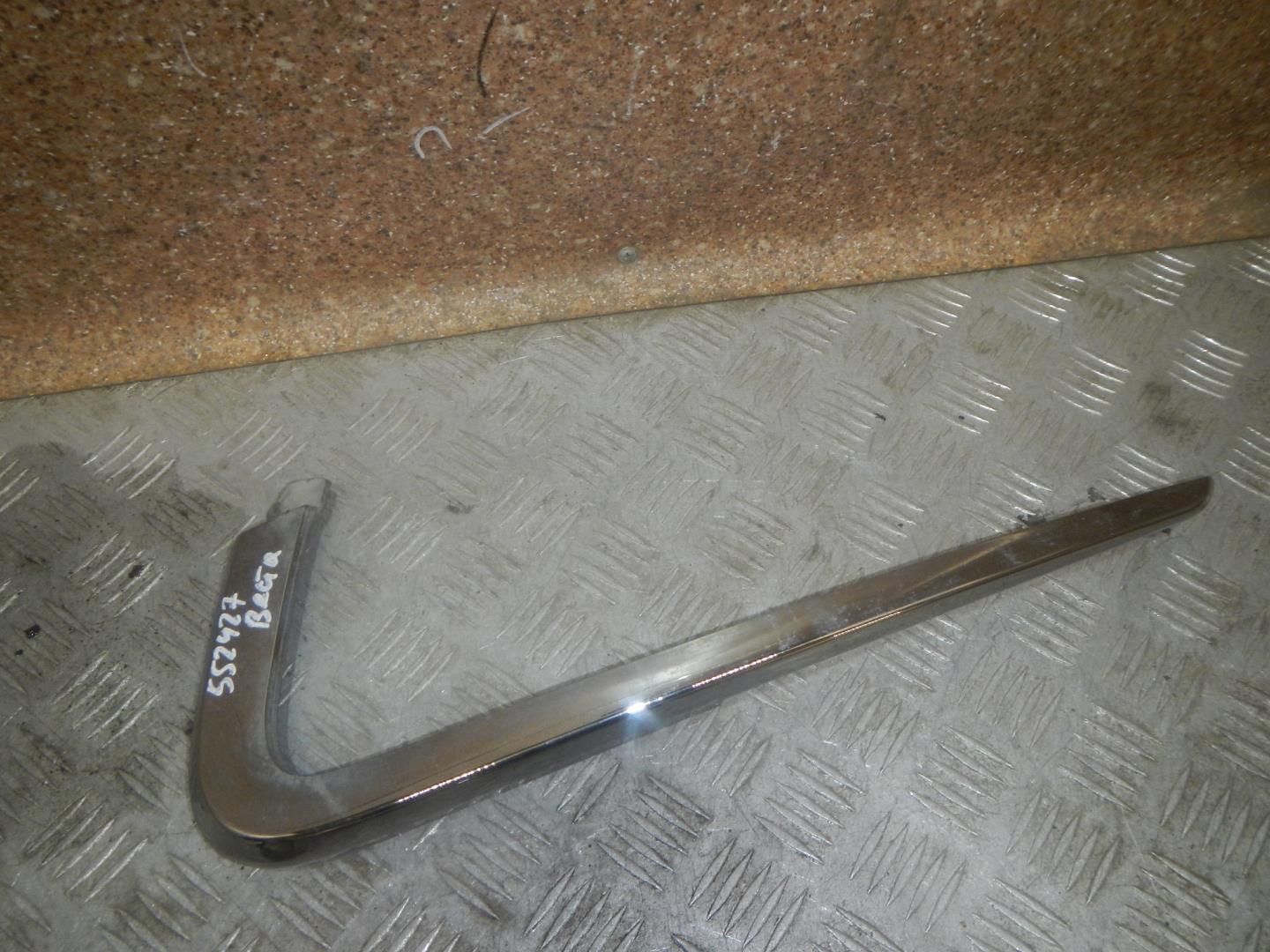 Молдинг переднего бампера правый