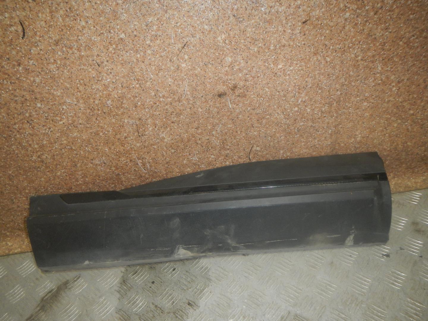 Молдинг задней правой двери