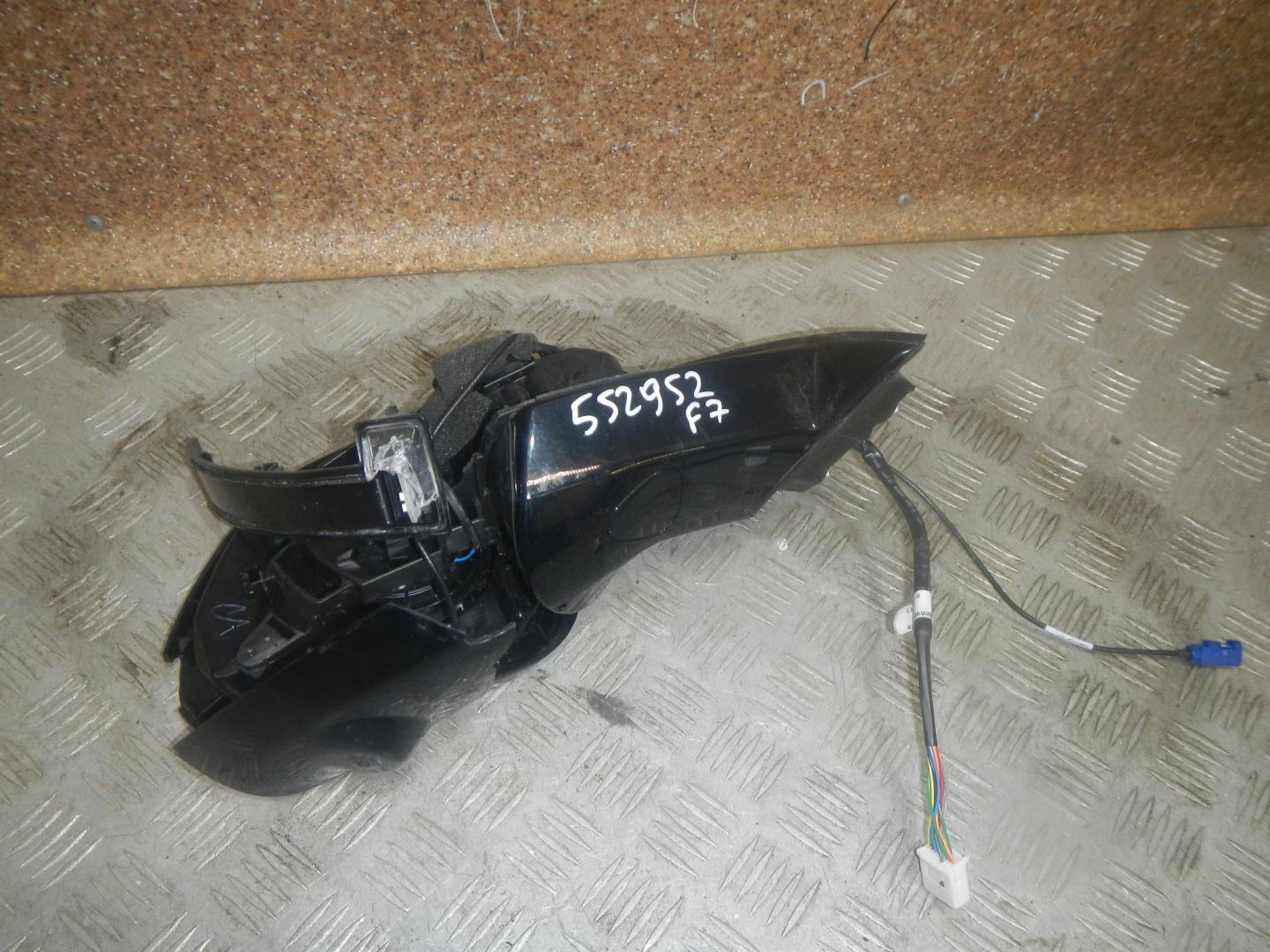 Зеркало правое электрическое